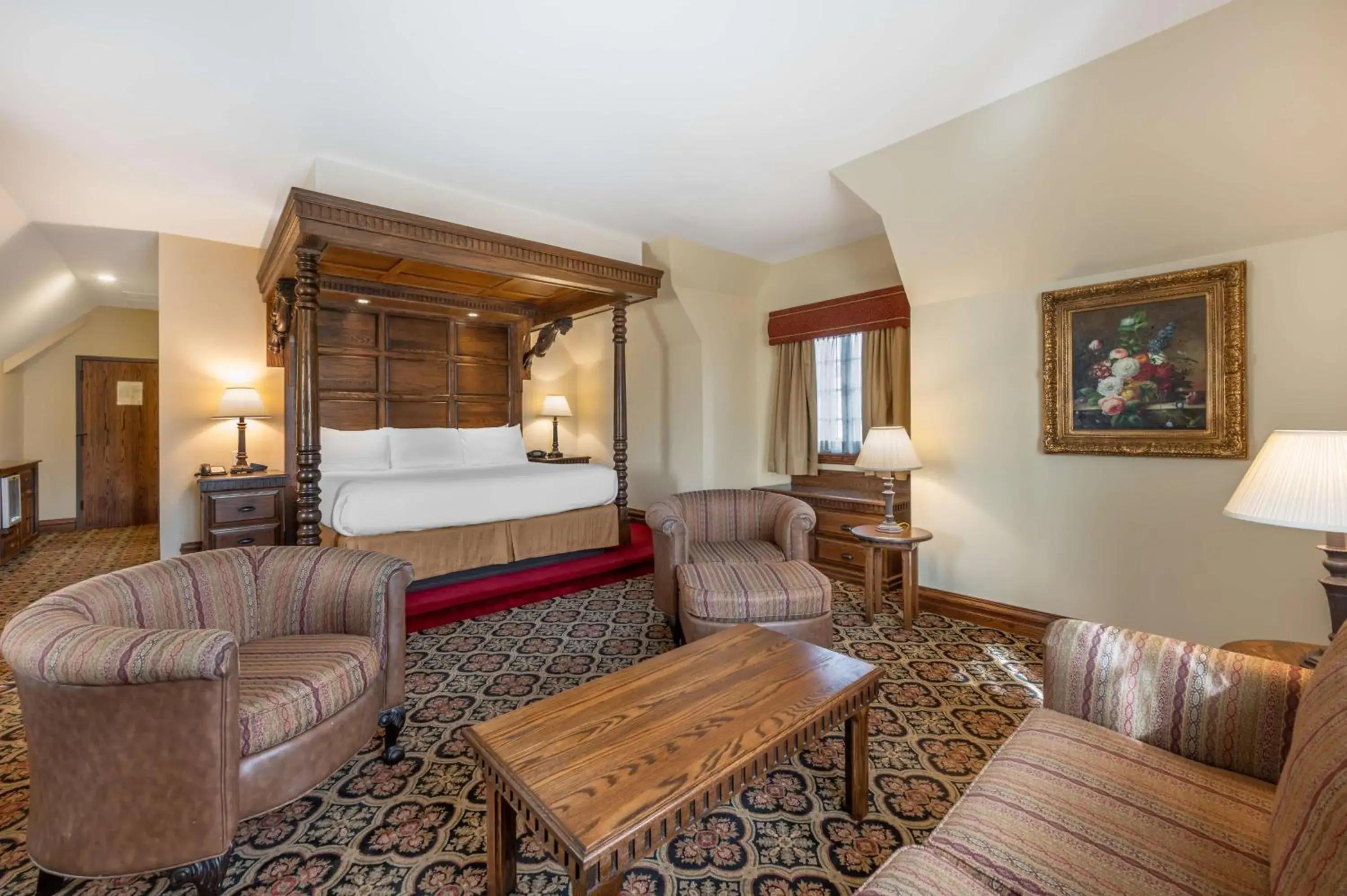 Bedroom, Bed in Best Western Premier Mariemont Inn Bedroom, Bed in Best Western Premier Mariemont Inn