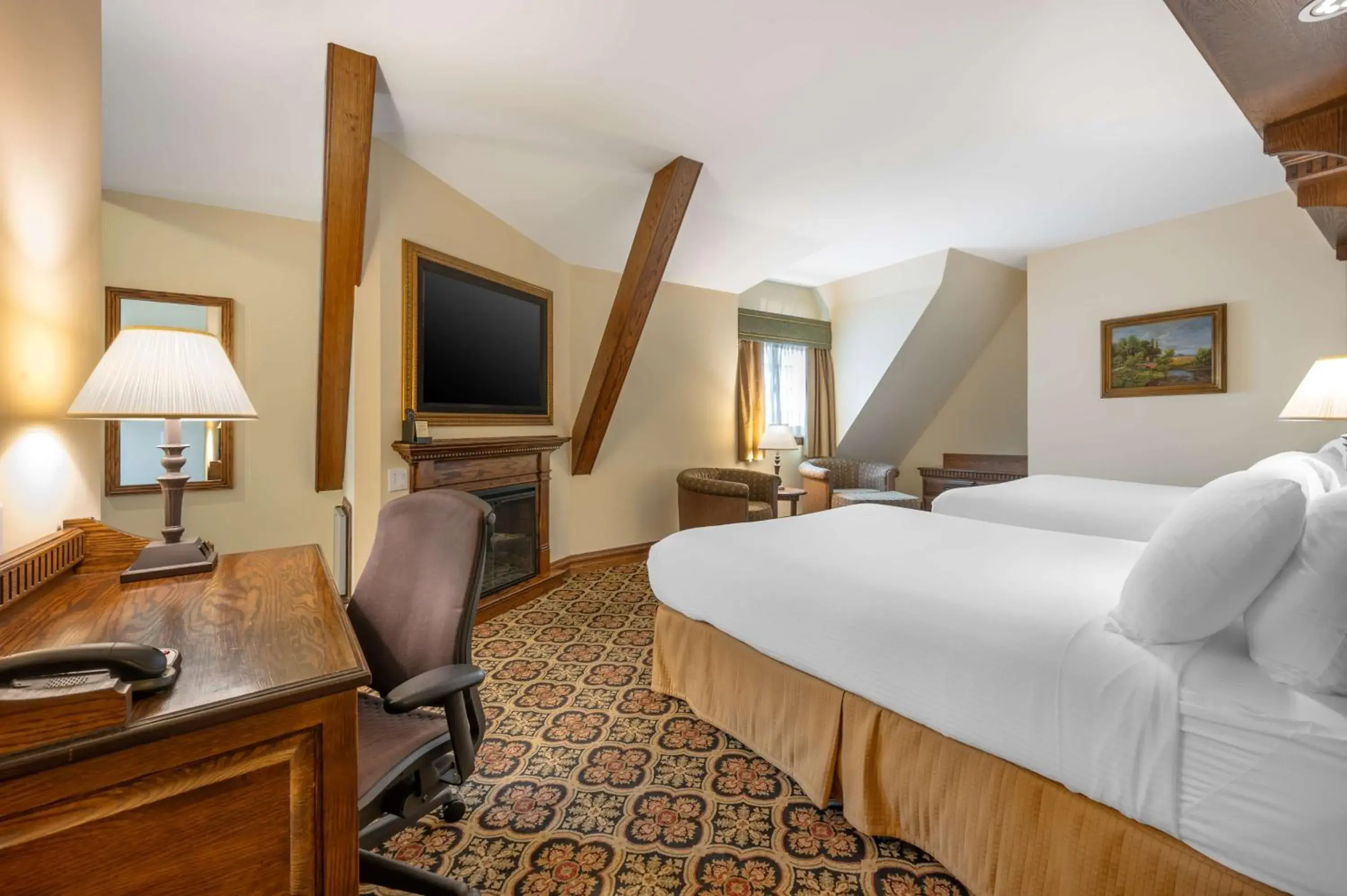 Bedroom, Bed in Best Western Premier Mariemont Inn Bedroom, Bed in Best Western Premier Mariemont Inn