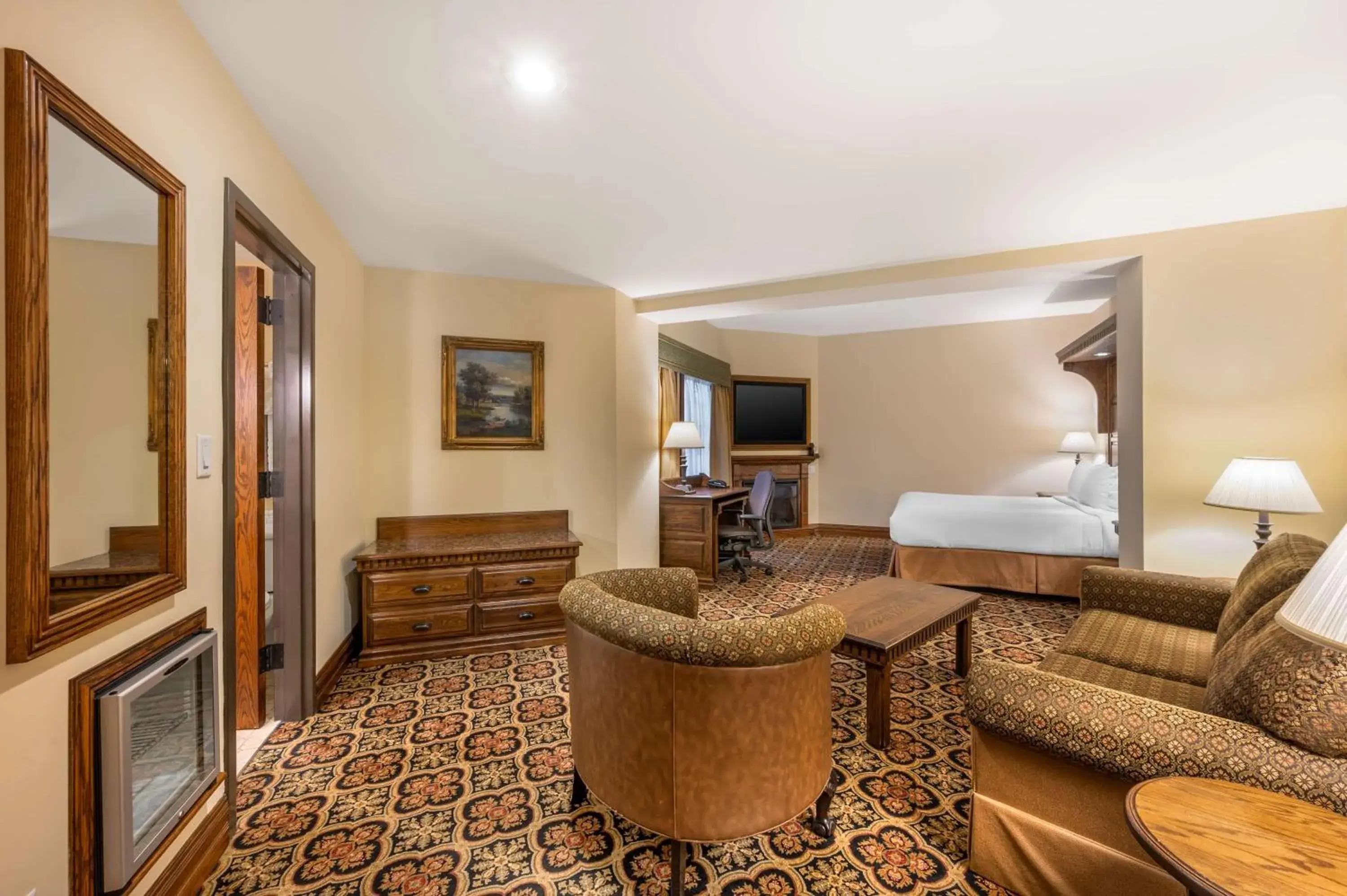 Bedroom in Best Western Premier Mariemont Inn Bedroom in Best Western Premier Mariemont Inn