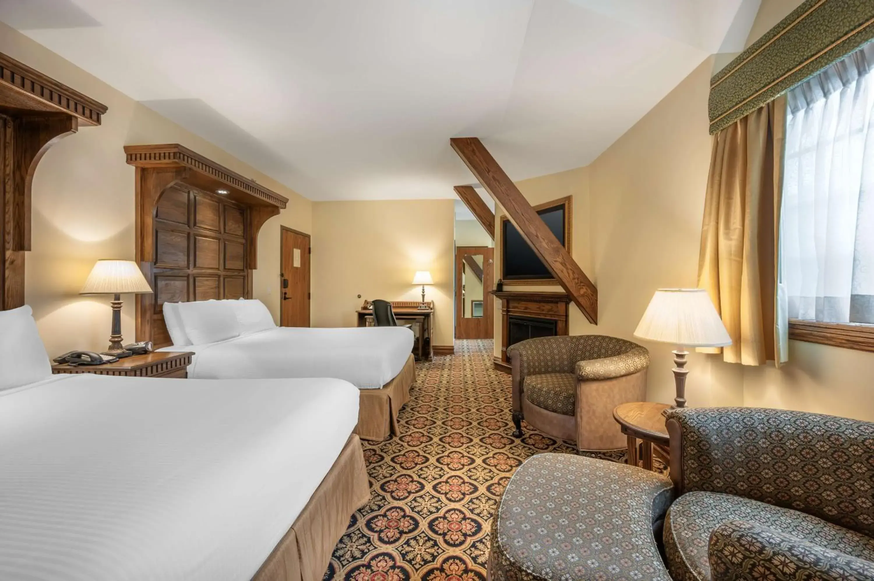 Bedroom, Bed in Best Western Premier Mariemont Inn Bedroom, Bed in Best Western Premier Mariemont Inn