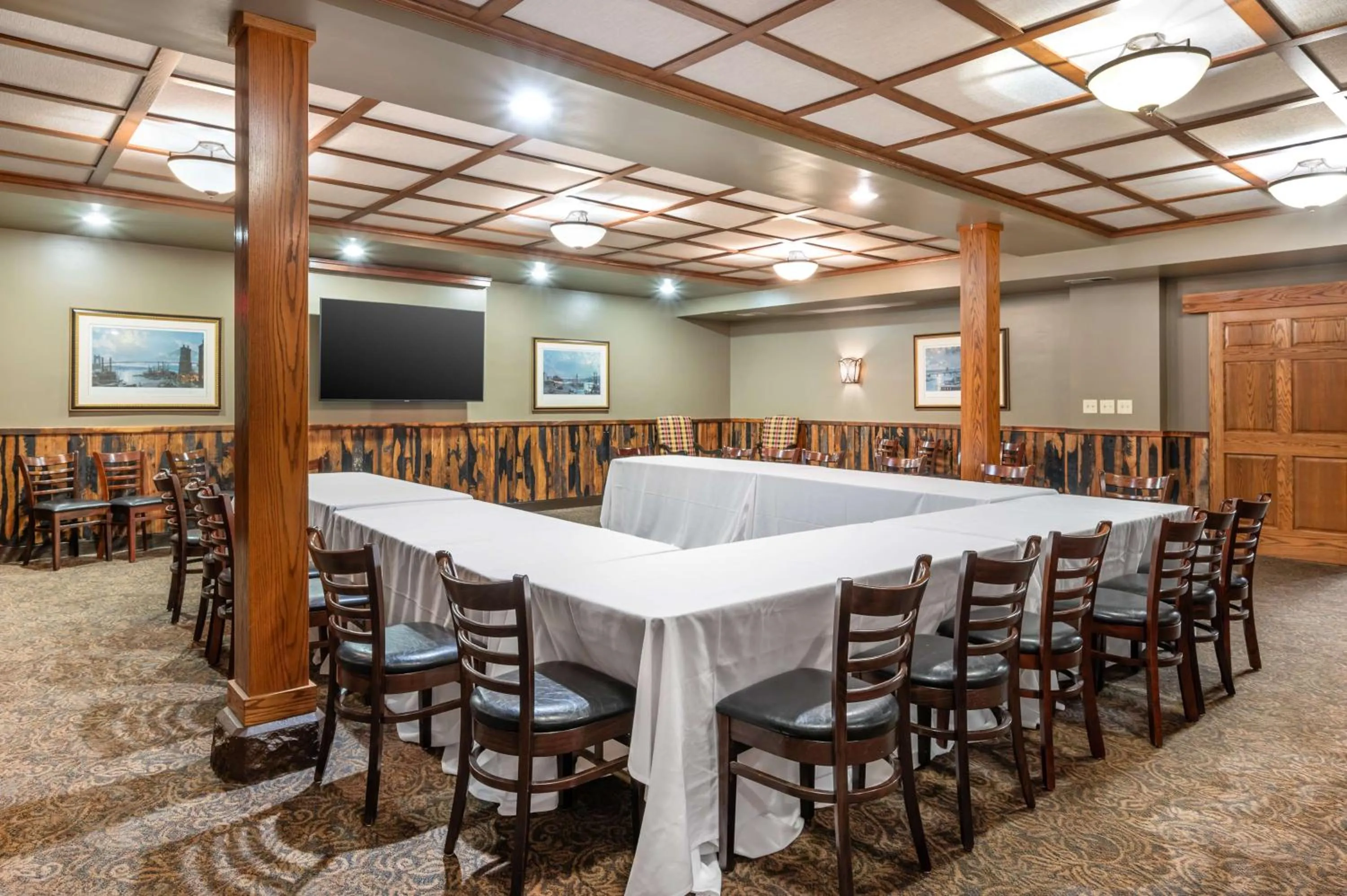 Restaurant/places to eat in Best Western Premier Mariemont Inn