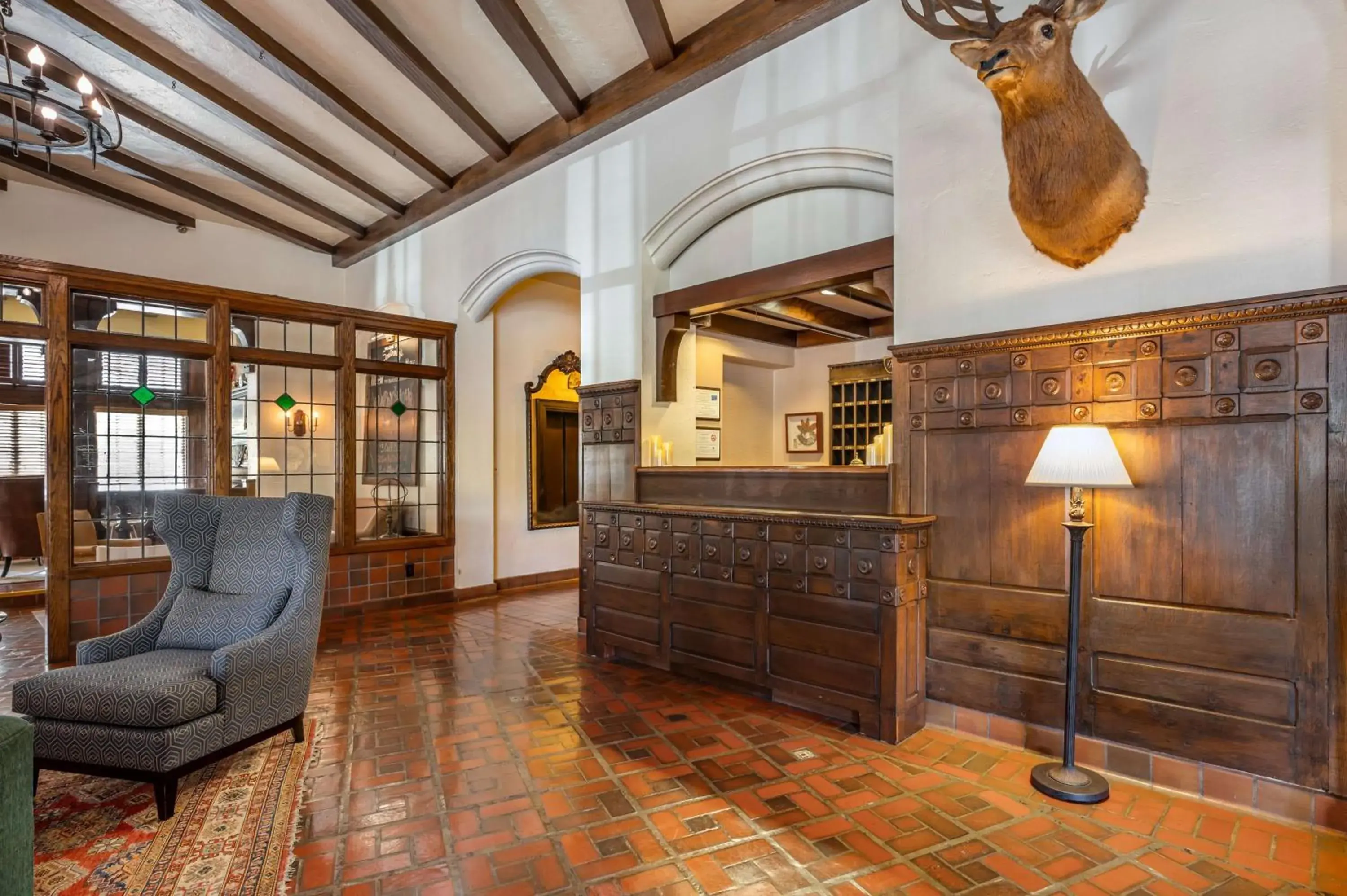 Lobby or reception in Best Western Premier Mariemont Inn Lobby or reception in Best Western Premier Mariemont Inn