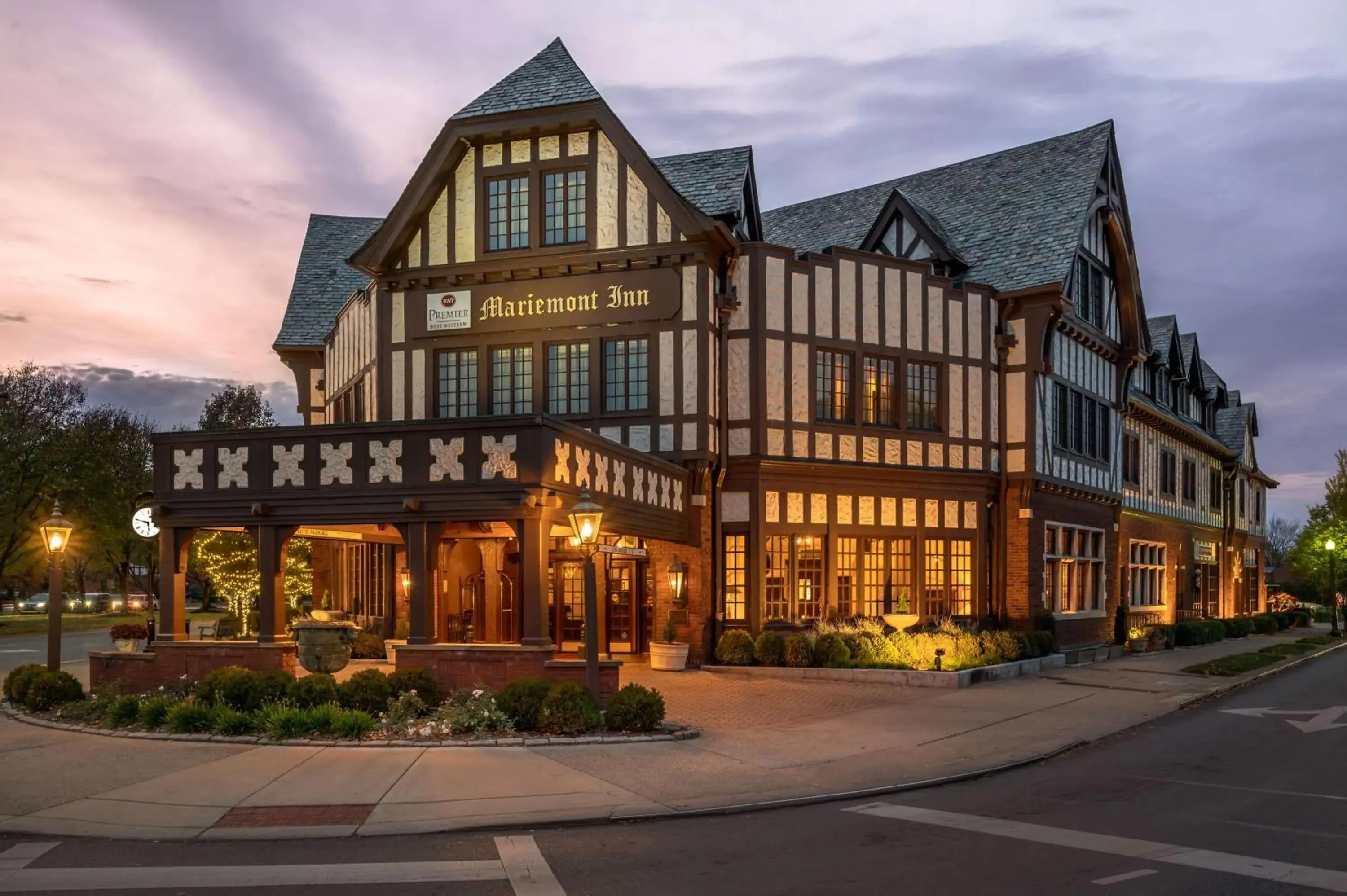 Property building in Best Western Premier Mariemont Inn Property building in Best Western Premier Mariemont Inn