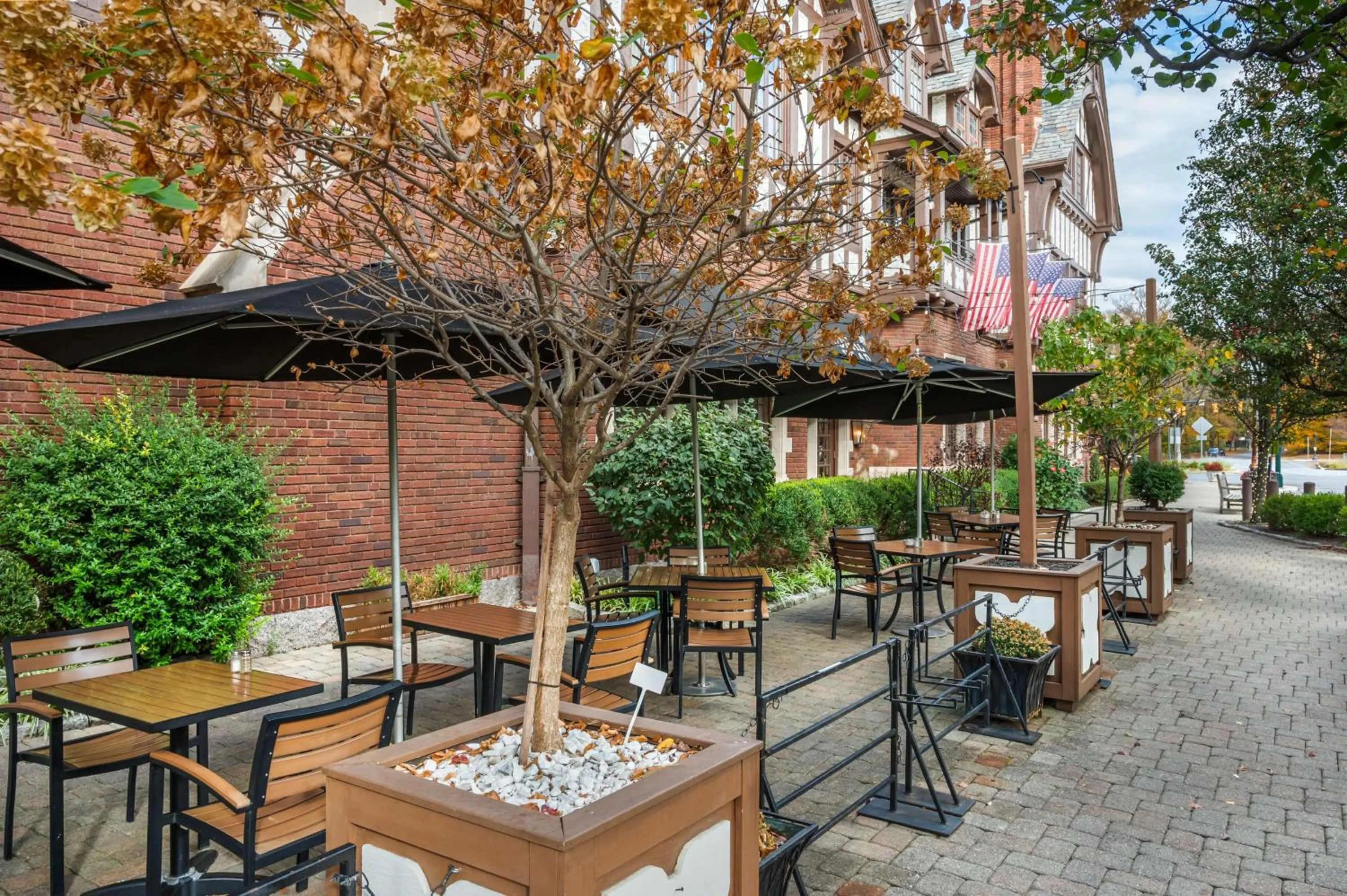 Property building in Best Western Premier Mariemont Inn