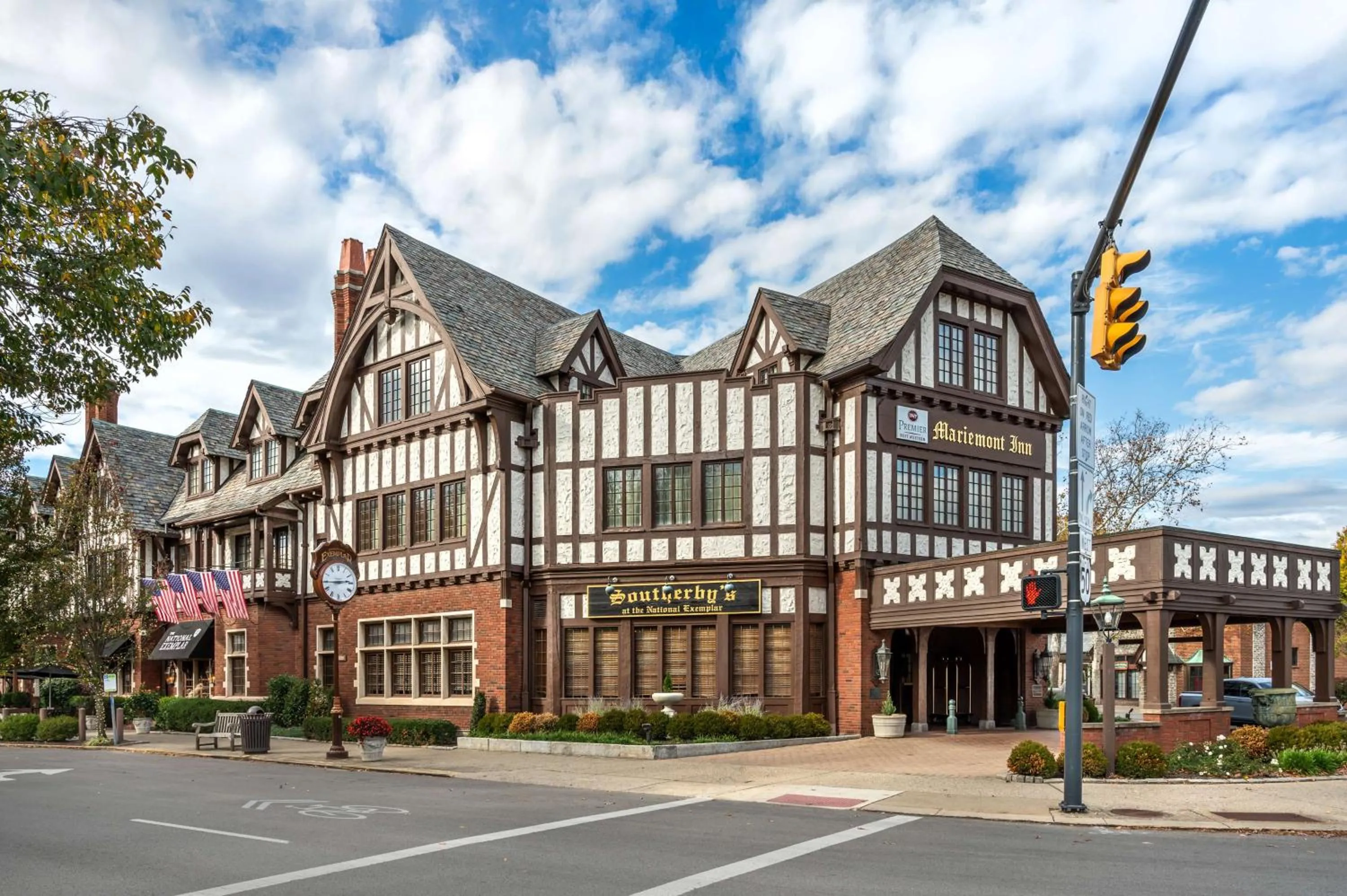 Property building in Best Western Premier Mariemont Inn