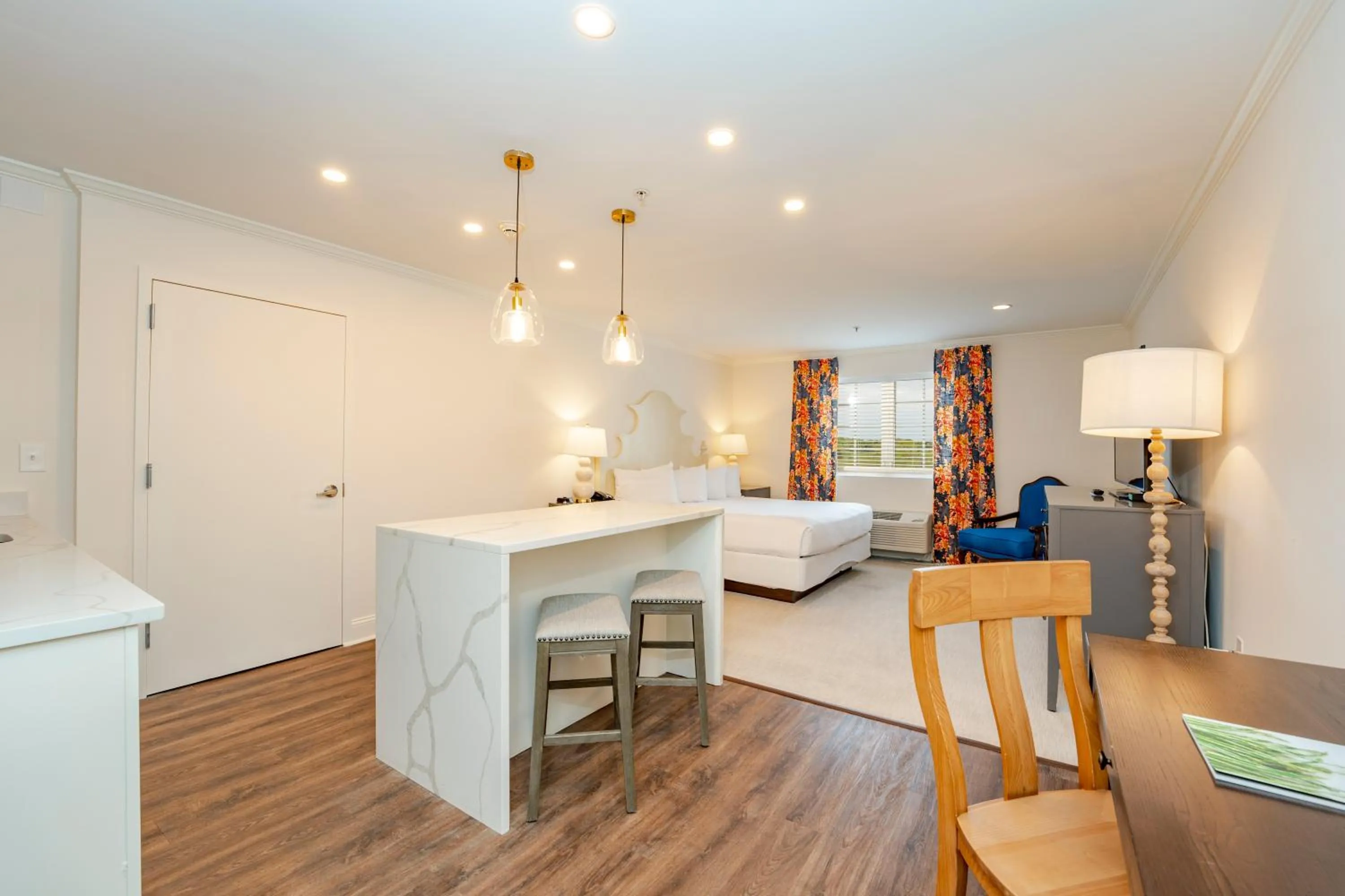 Kitchen or kitchenette, Bed in Chateau Renault