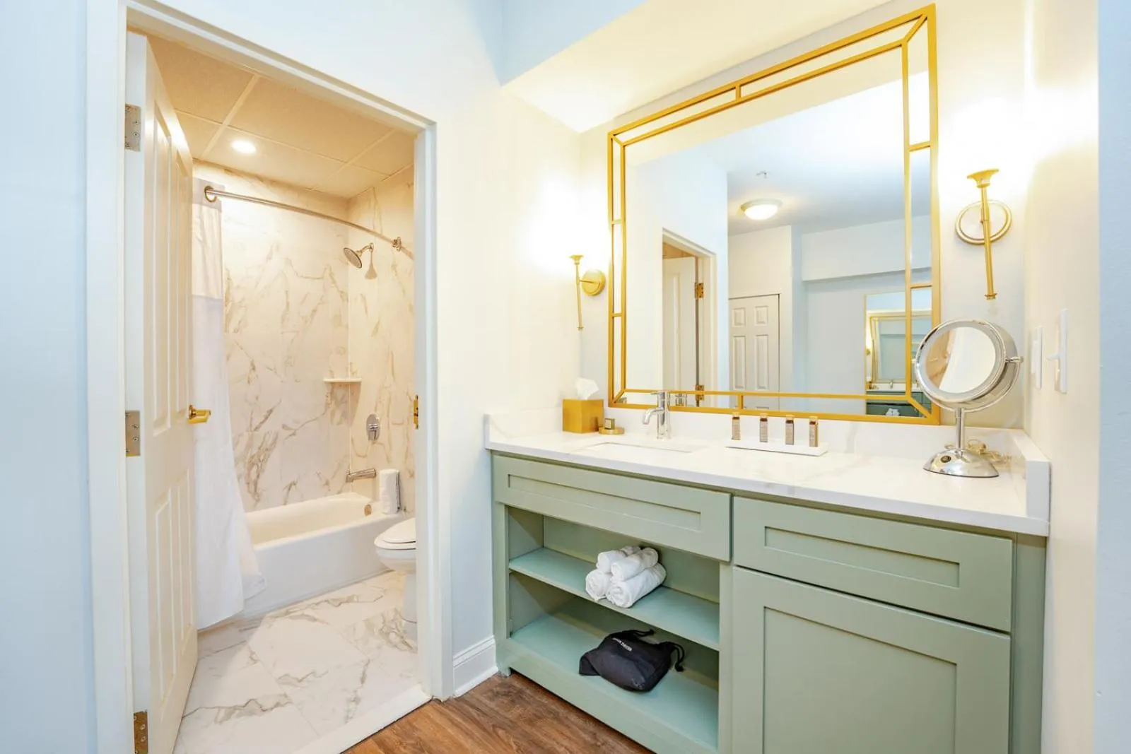 Bathroom in Chateau Renault