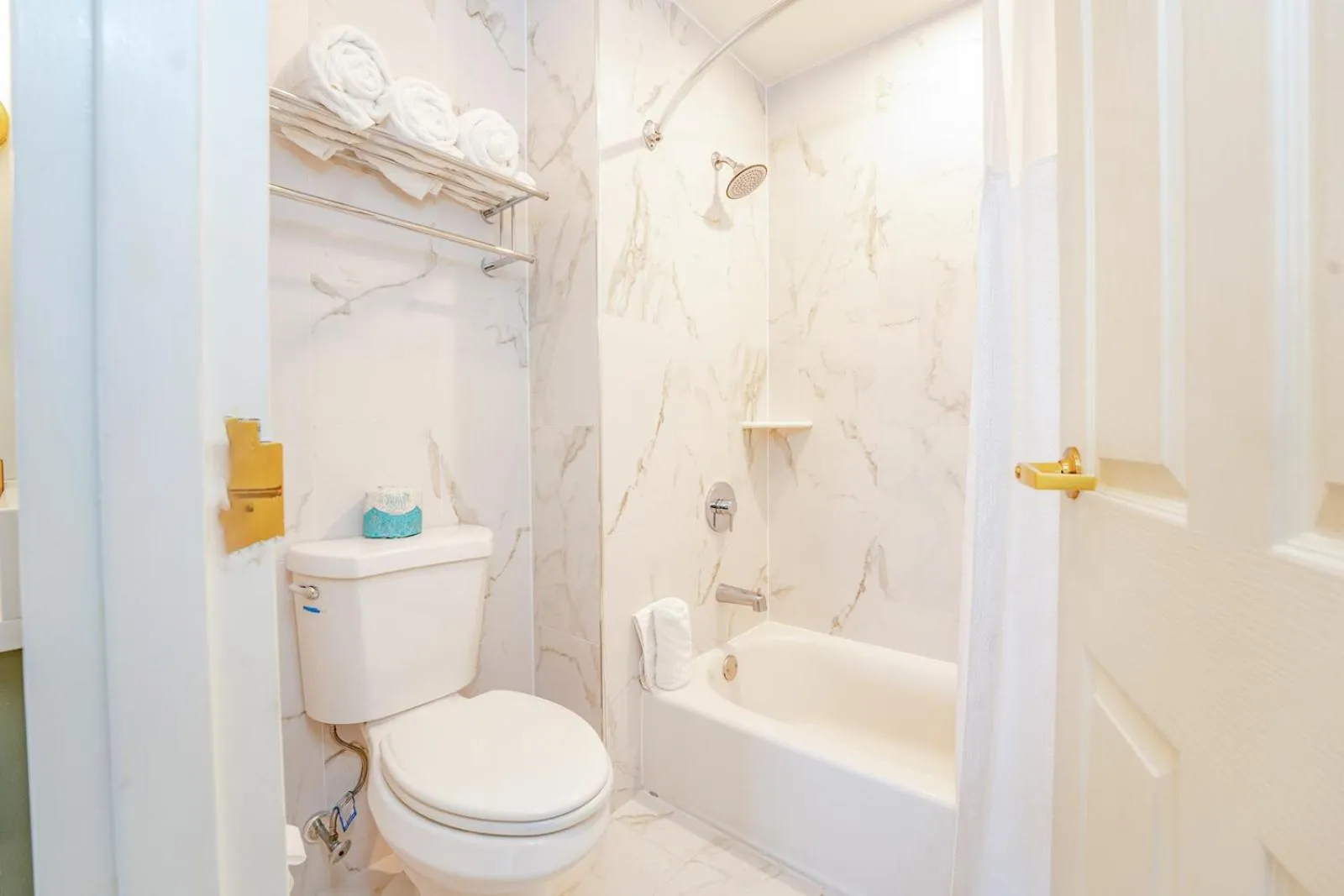 Shower in Chateau Renault