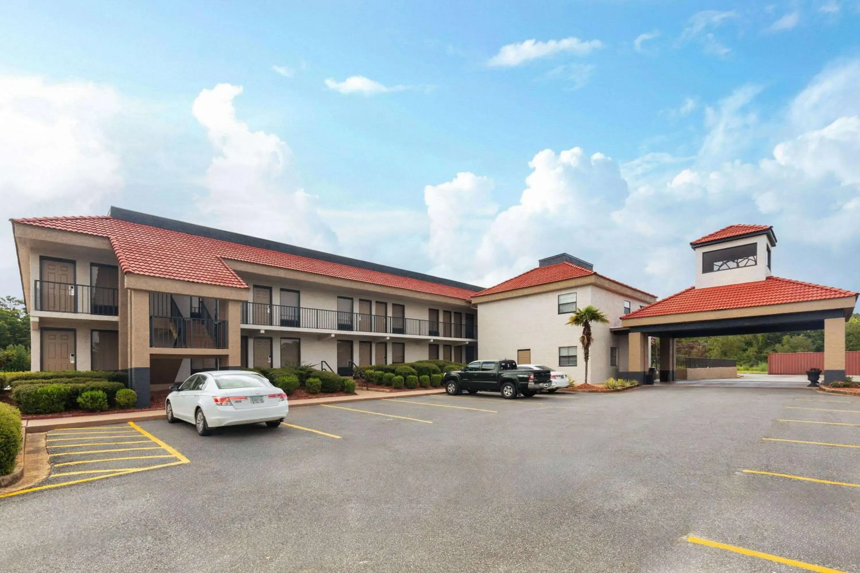 Property building in Ramada by Wyndham Bainbridge Property building in Ramada by Wyndham Bainbridge