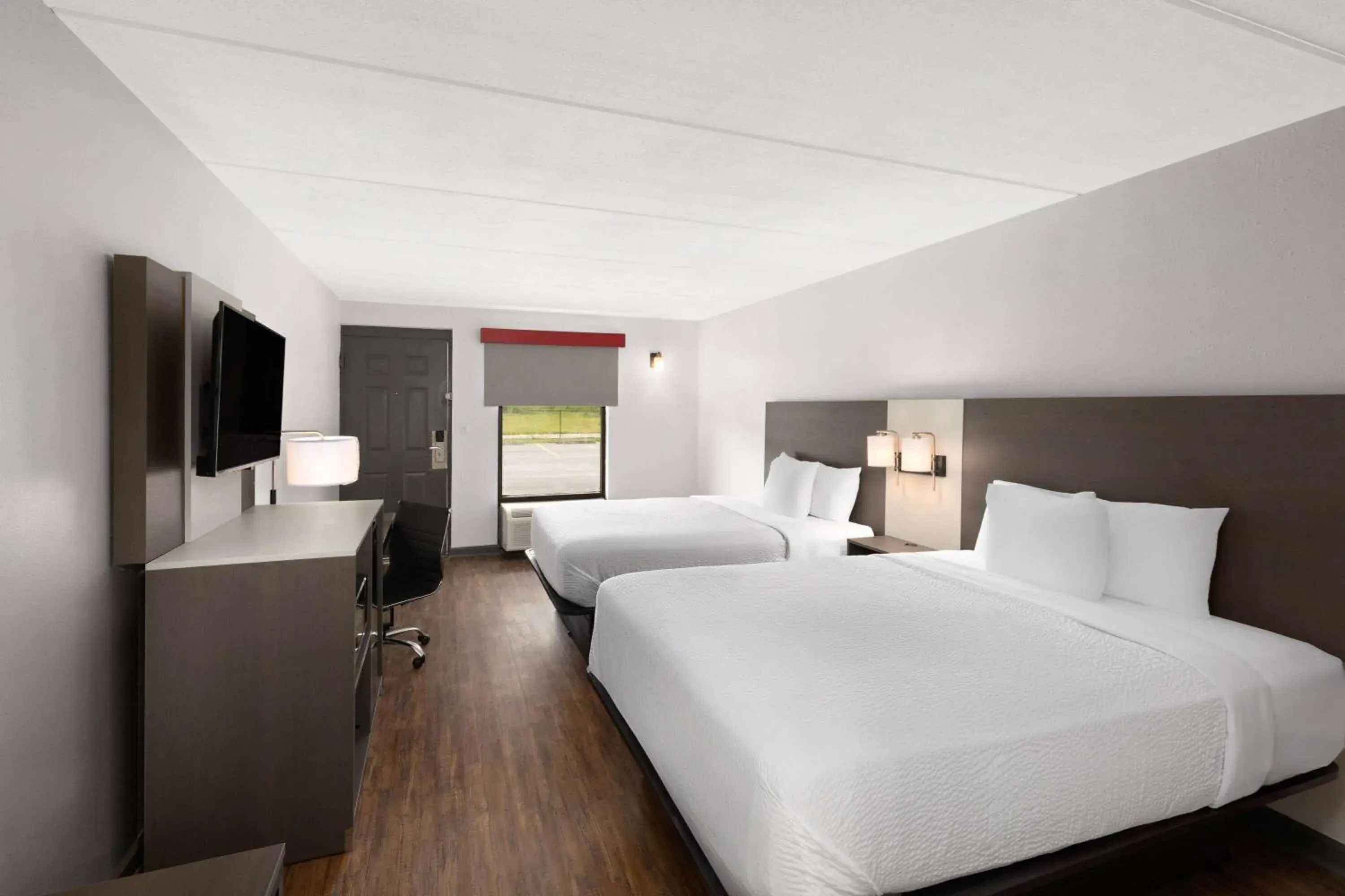 Photo of the whole room, Bed in Ramada by Wyndham Bainbridge Photo of the whole room, Bed in Ramada by Wyndham Bainbridge