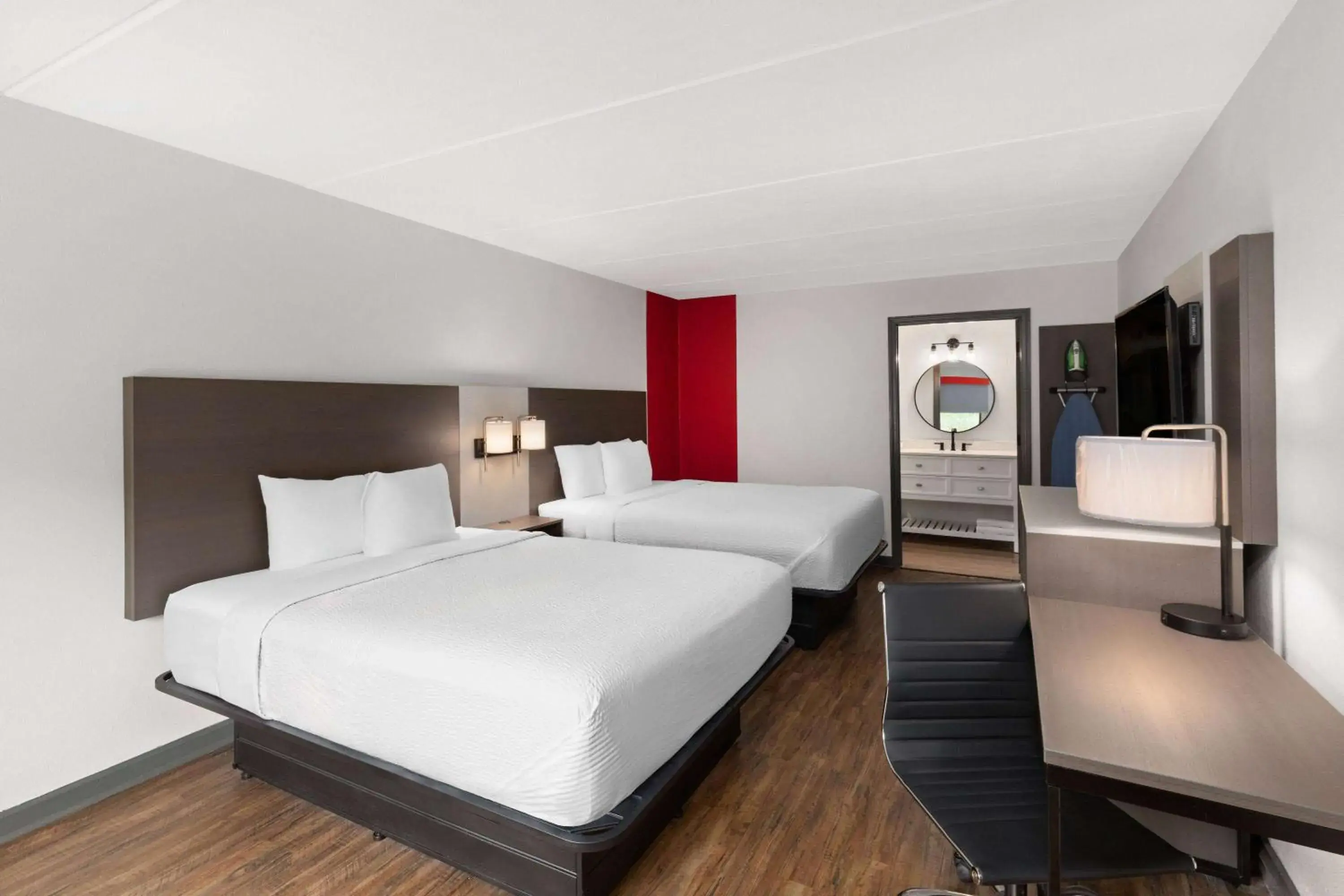 Photo of the whole room, Bed in Ramada by Wyndham Bainbridge Photo of the whole room, Bed in Ramada by Wyndham Bainbridge