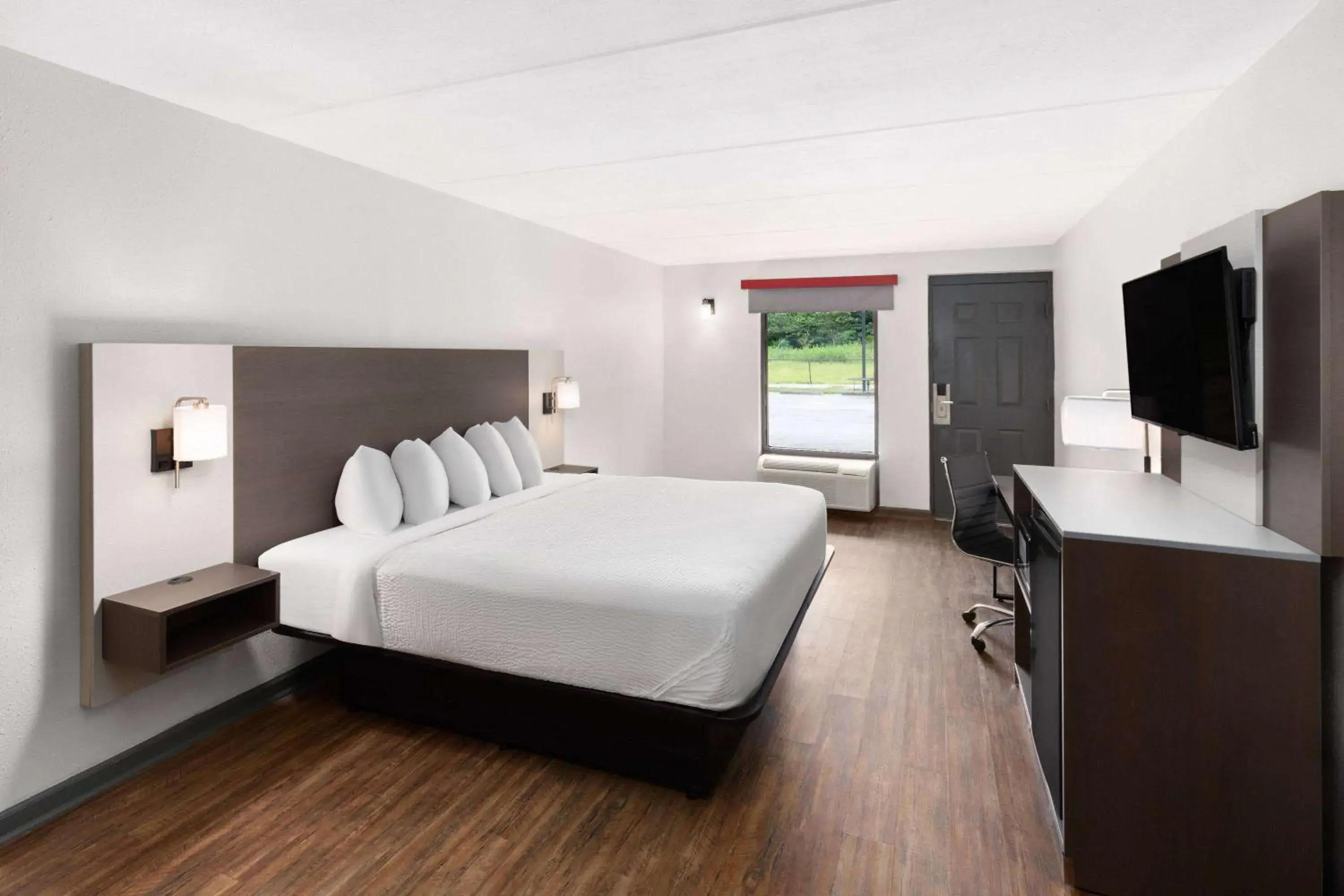 Photo of the whole room, Bed in Ramada by Wyndham Bainbridge Photo of the whole room, Bed in Ramada by Wyndham Bainbridge