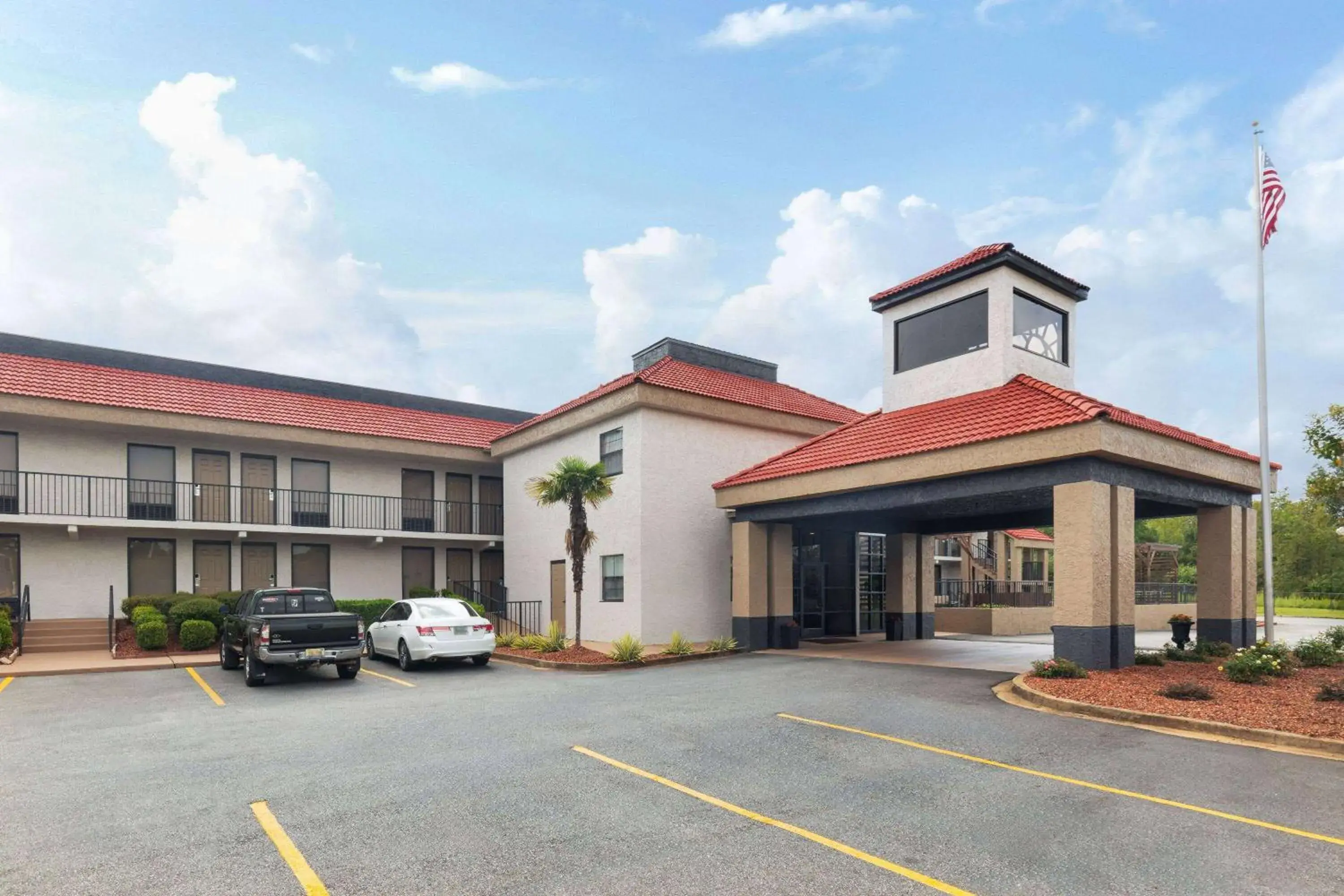 Property building in Ramada by Wyndham Bainbridge Property building in Ramada by Wyndham Bainbridge