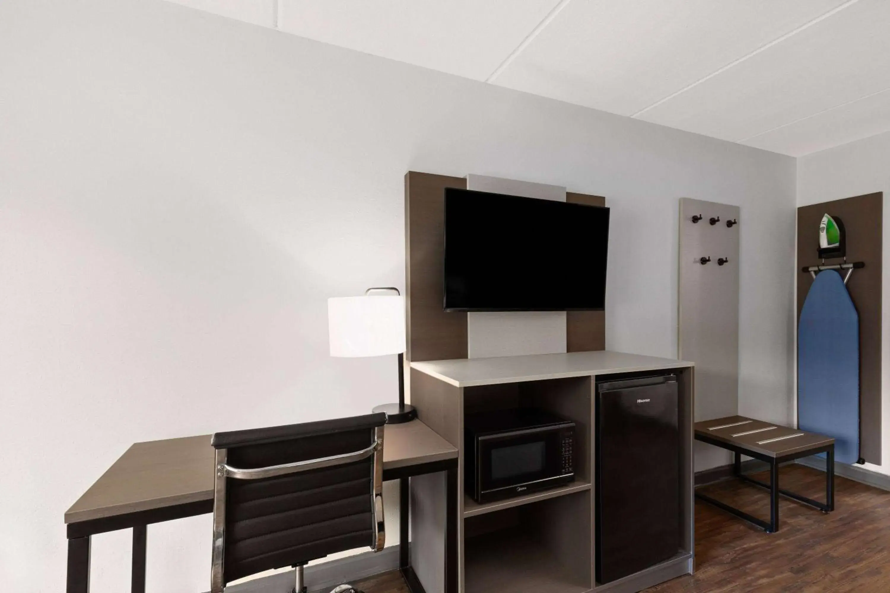 Photo of the whole room in Ramada by Wyndham Bainbridge Photo of the whole room in Ramada by Wyndham Bainbridge