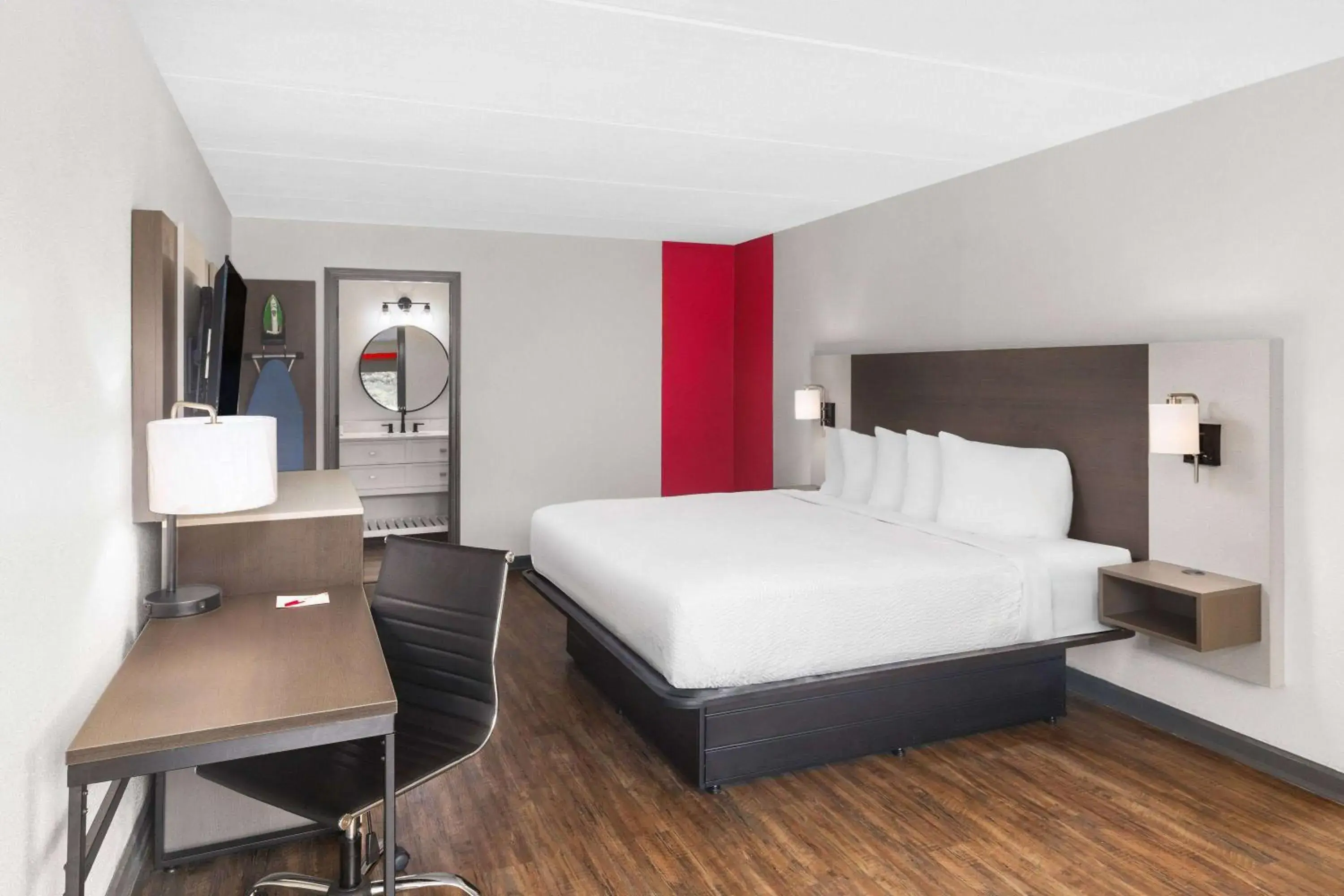 Photo of the whole room, Bed in Ramada by Wyndham Bainbridge Photo of the whole room, Bed in Ramada by Wyndham Bainbridge