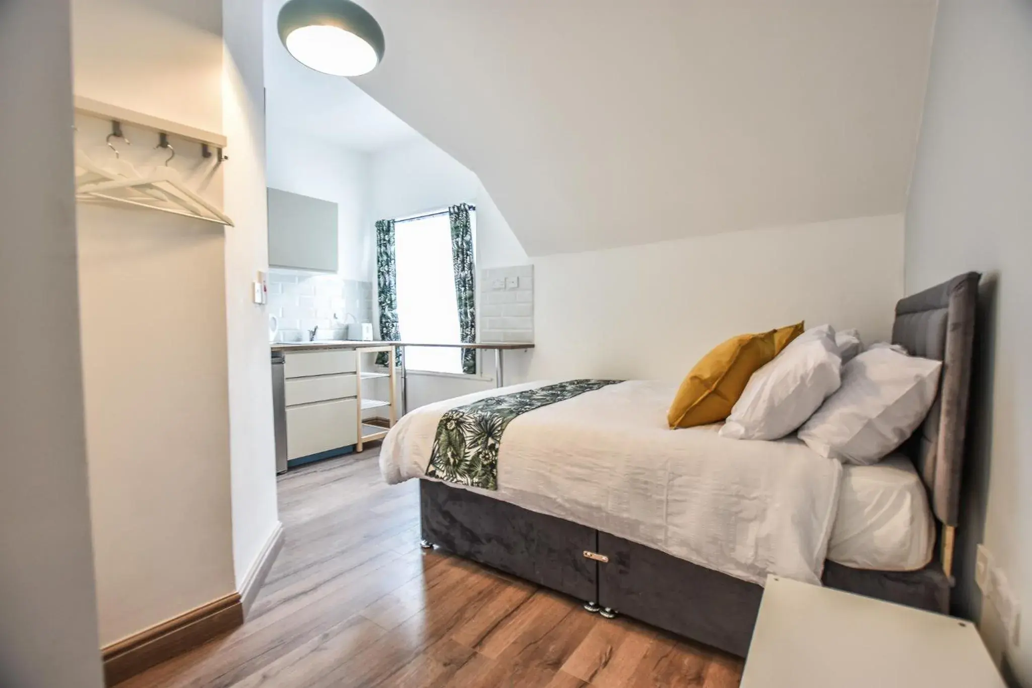 Photo of the whole room, Bed in Regency GuestHouse Manchester North Photo of the whole room, Bed in Regency GuestHouse Manchester North