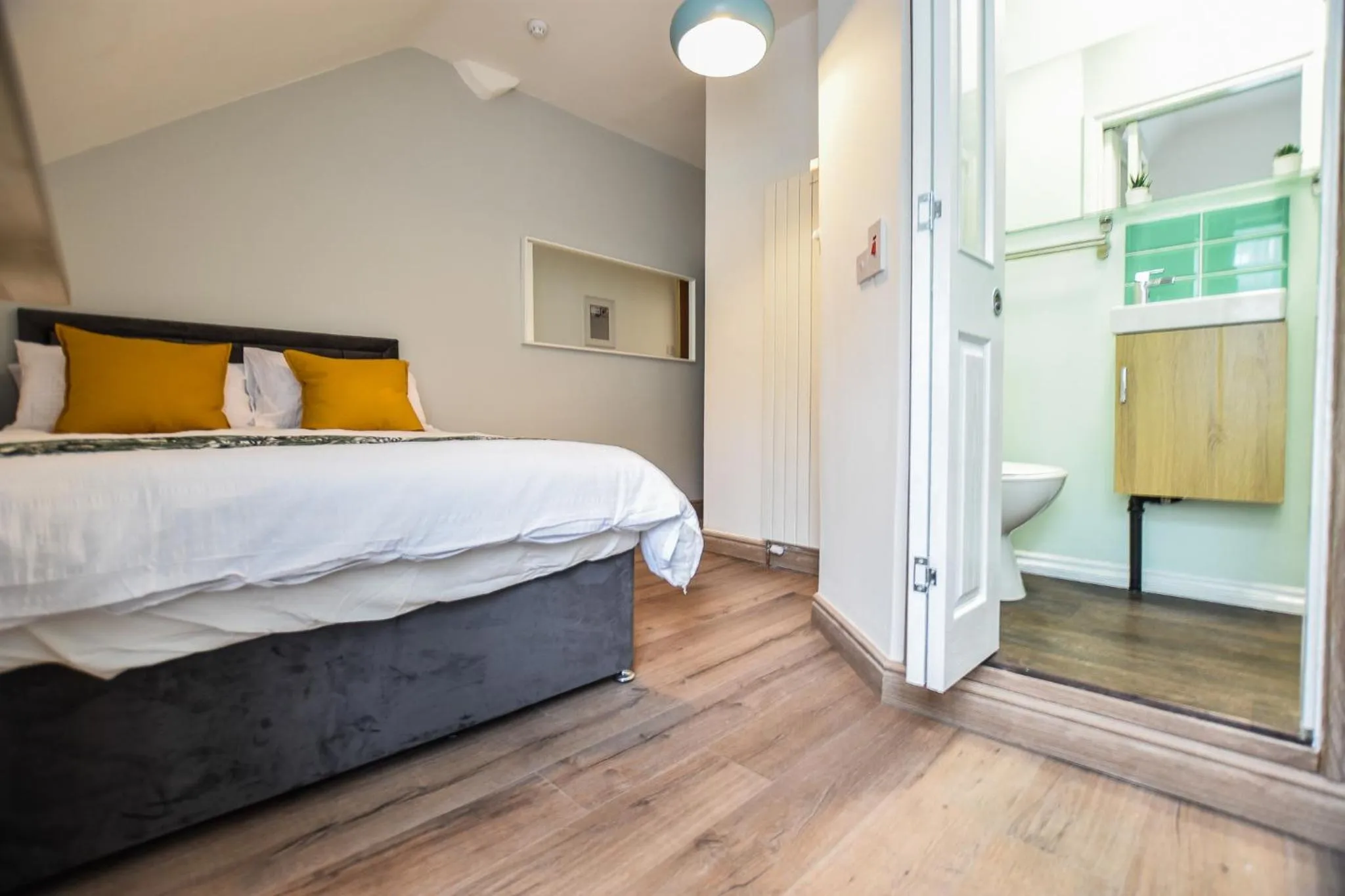 Bed in Regency GuestHouse Manchester North