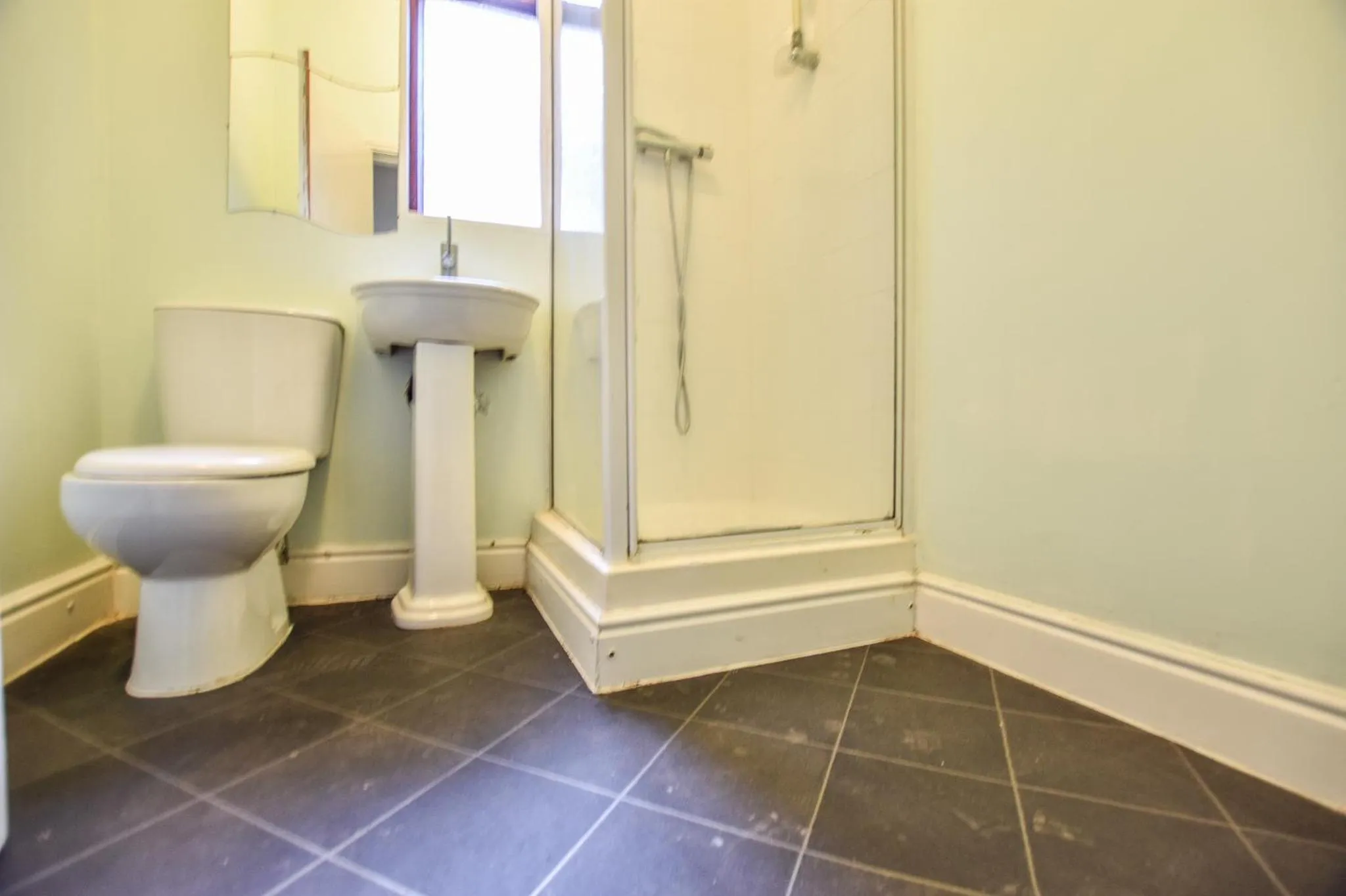 Shower in Regency GuestHouse Manchester North