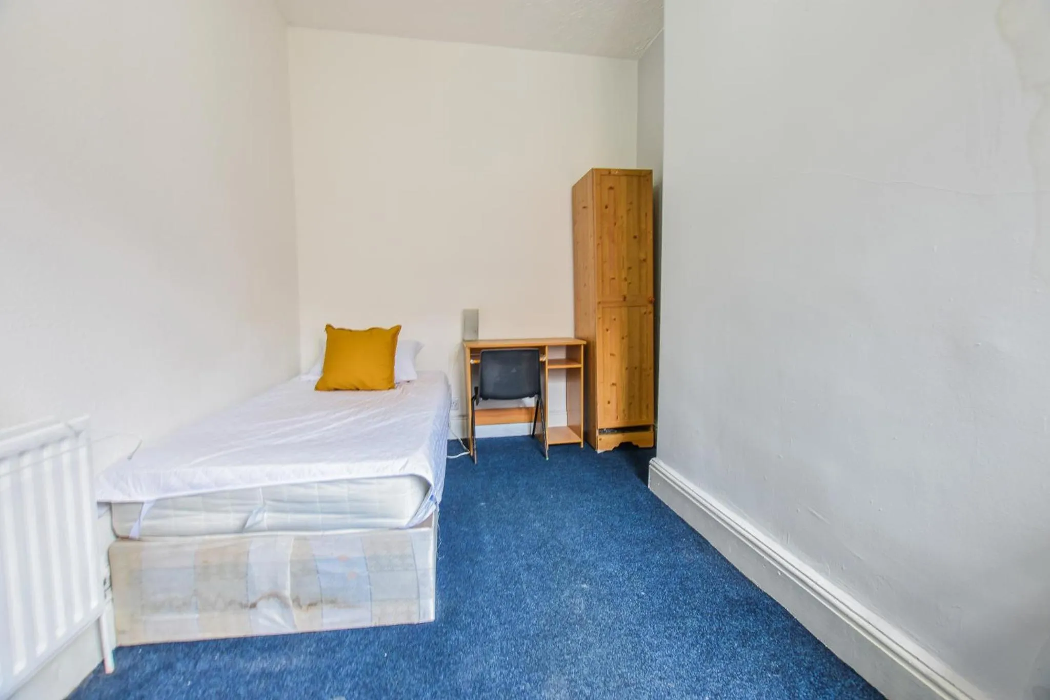 Bed in Regency GuestHouse Manchester North