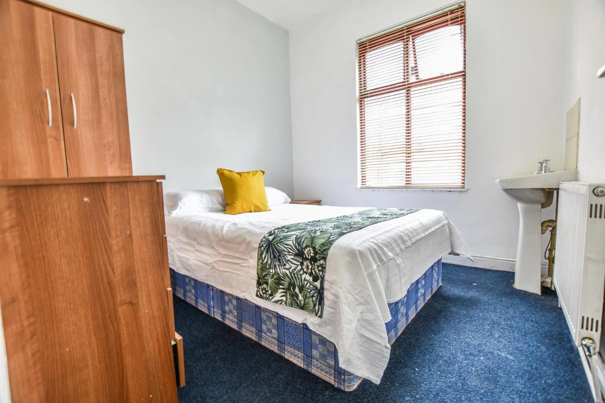 Bed in Regency GuestHouse Manchester North