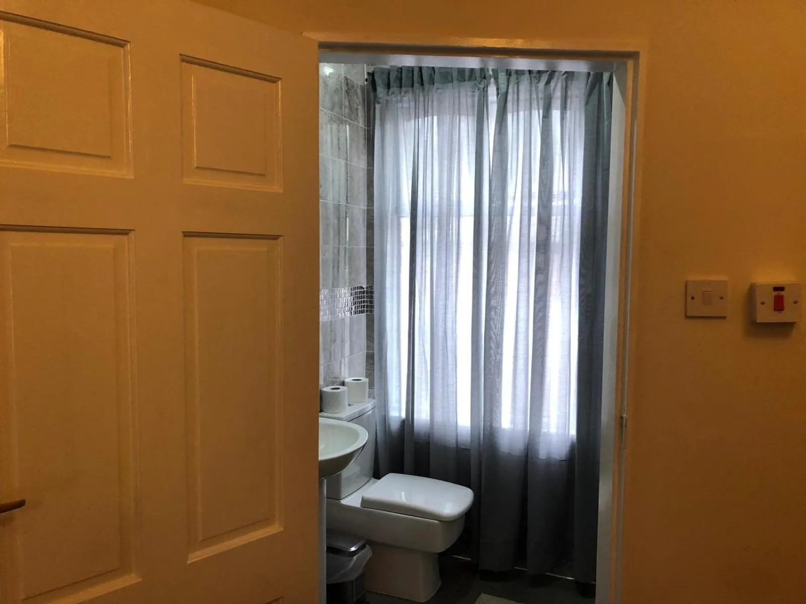 Bathroom in Regency GuestHouse Manchester North