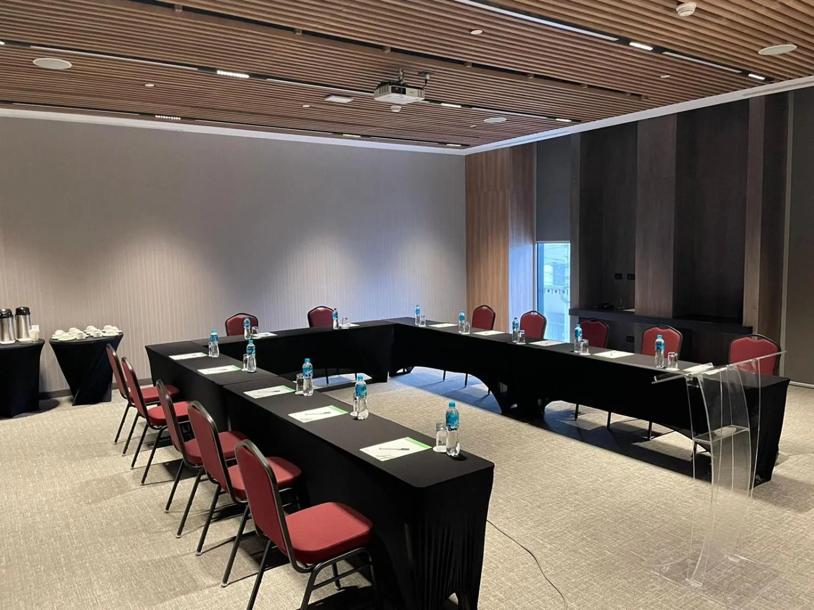 Meeting/conference room in Holiday Inn - Lima Miraflores by IHG