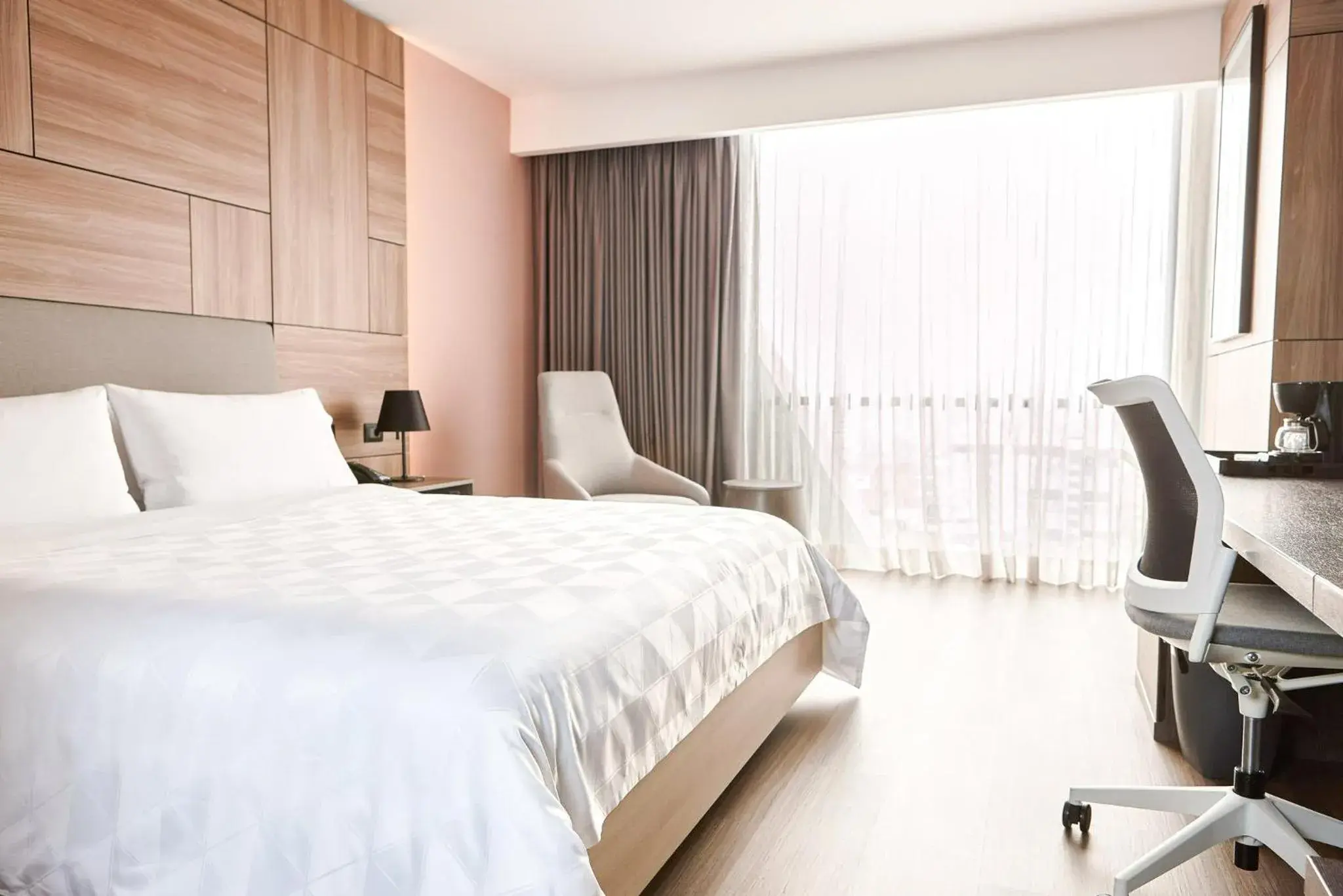 Photo of the whole room, Bed in Holiday Inn - Lima Miraflores by IHG Photo of the whole room, Bed in Holiday Inn - Lima Miraflores by IHG