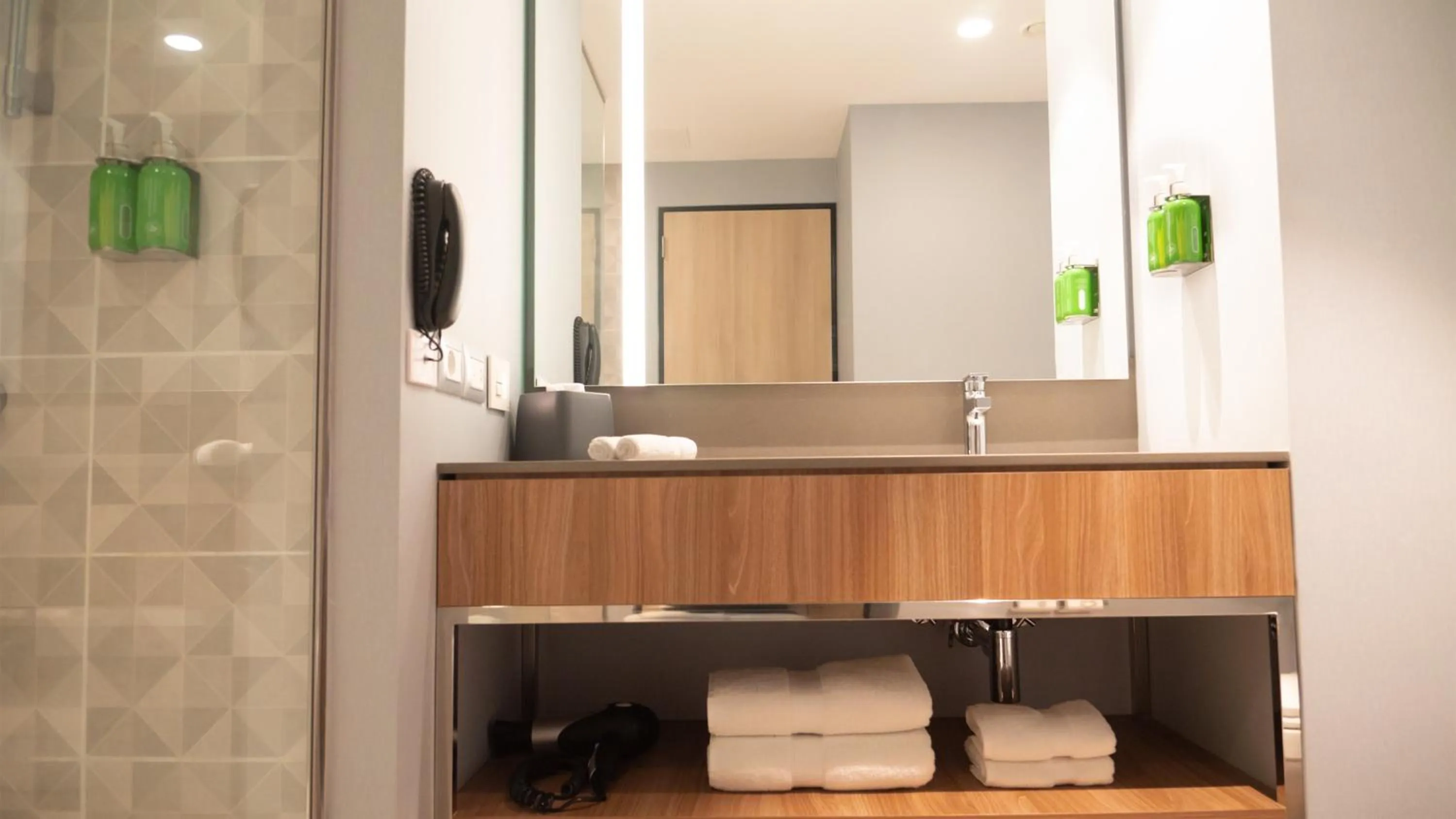 Bathroom in Holiday Inn - Lima Miraflores by IHG