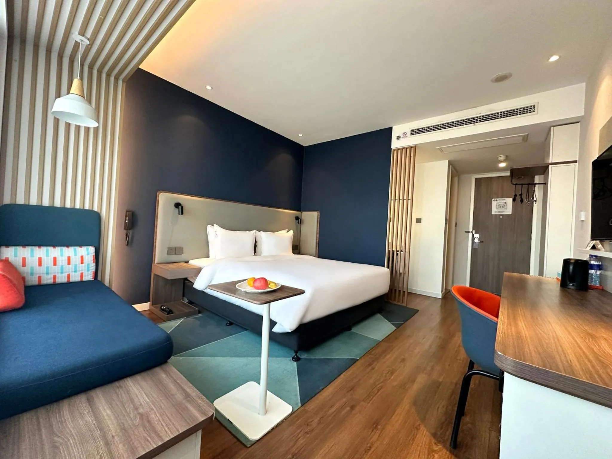 Photo of the whole room in Holiday Inn Express Xi'an West, an IHG Hotel