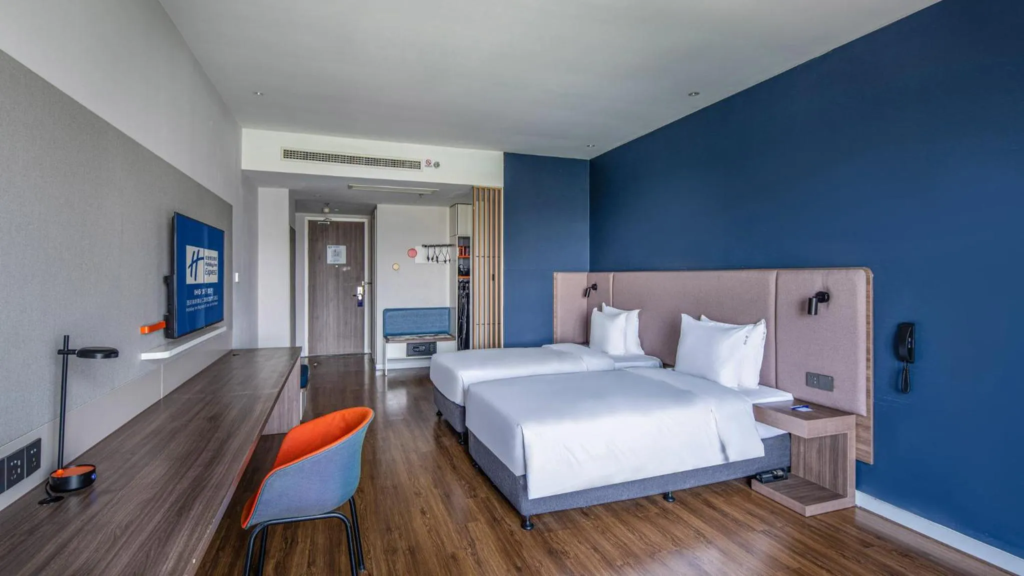 Photo of the whole room in Holiday Inn Express Xi'an West, an IHG Hotel