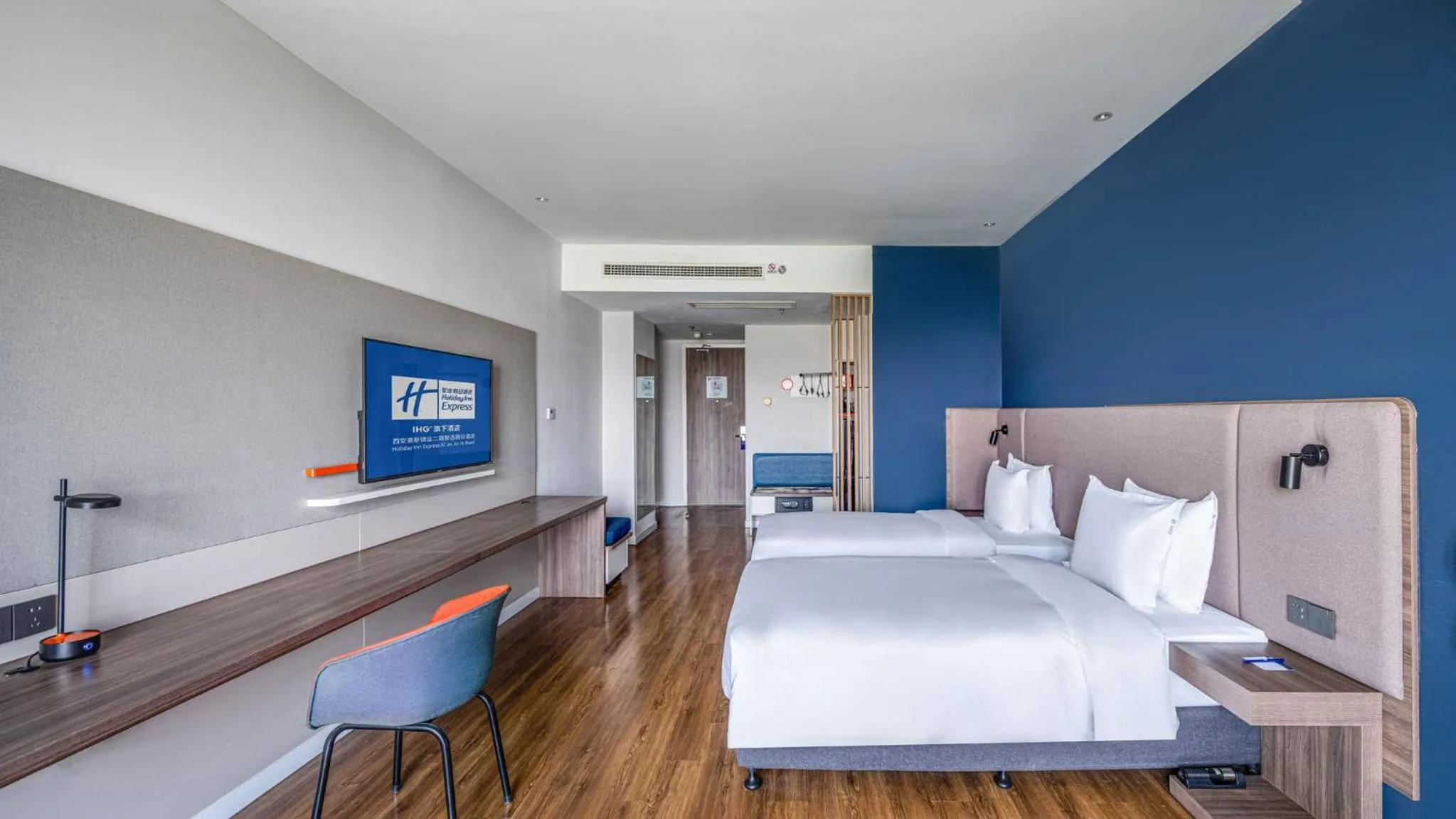 Photo of the whole room in Holiday Inn Express Xi'an West, an IHG Hotel