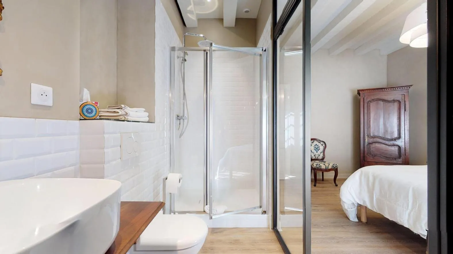 Bathroom, Bed in La Trappezienne