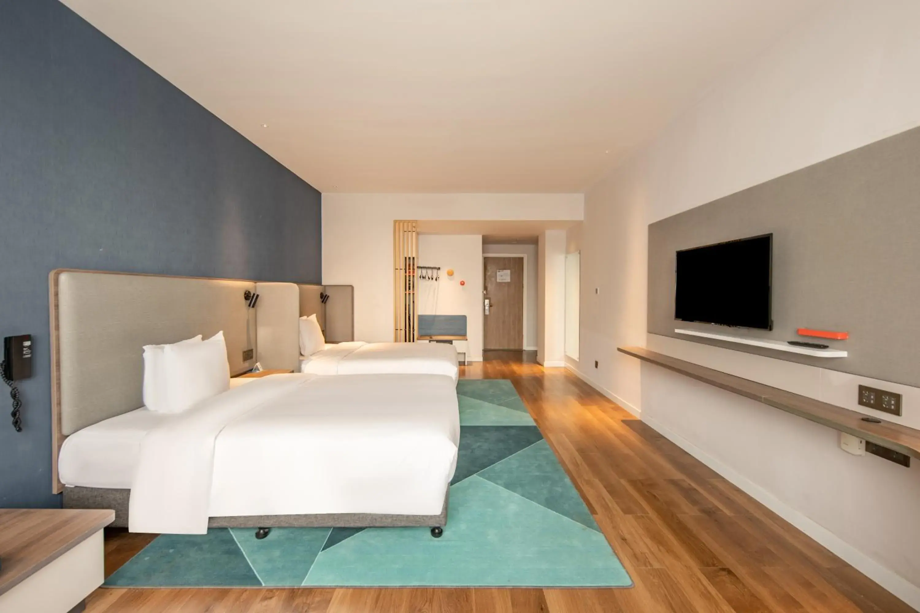 Standard Twin Room with Extra Floor Space in Holiday Inn Express Shanghai Jiading New City by IHG Standard Twin Room with Extra Floor Space in Holiday Inn Express Shanghai Jiading New City by IHG