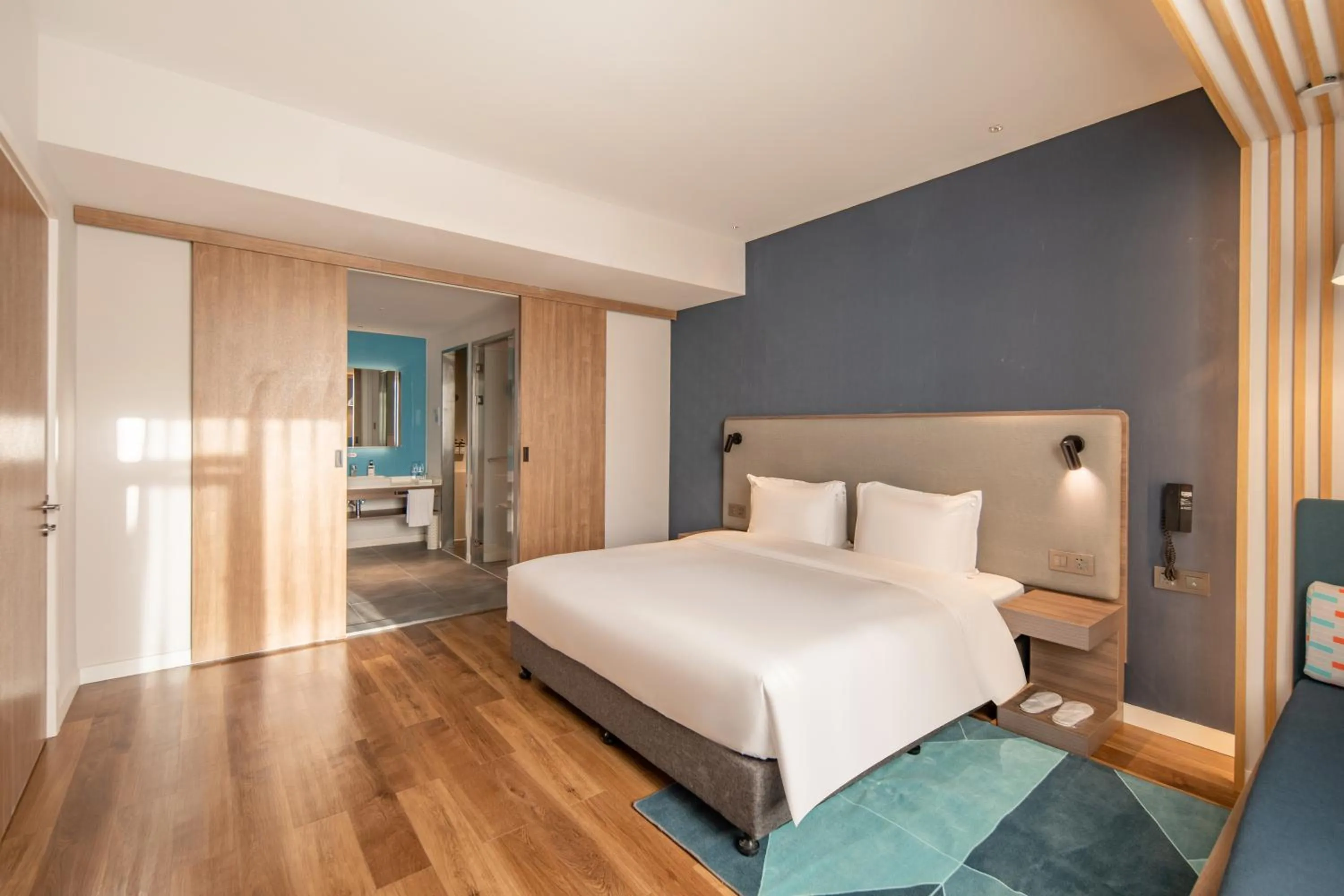 Bed in Holiday Inn Express Shanghai Jiading New City by IHG