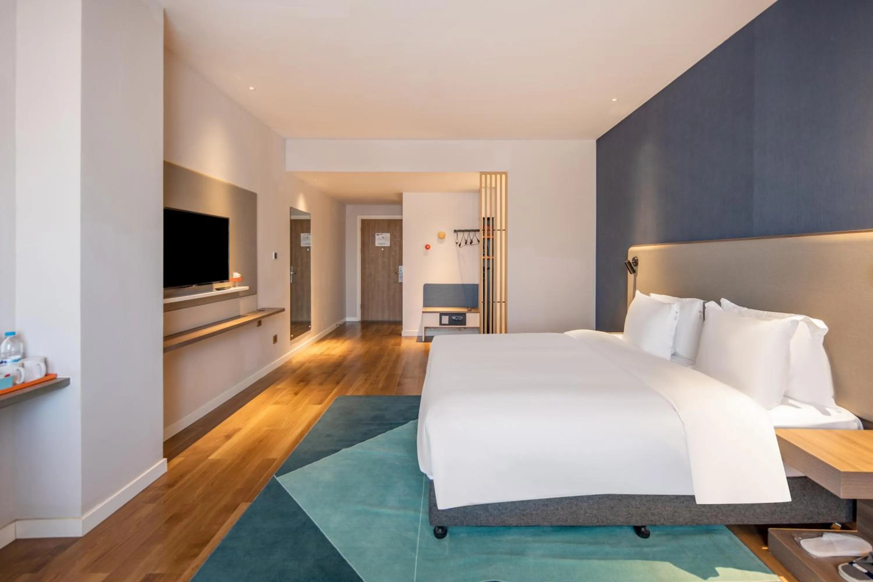 Bed in Holiday Inn Express Shanghai Jiading New City by IHG