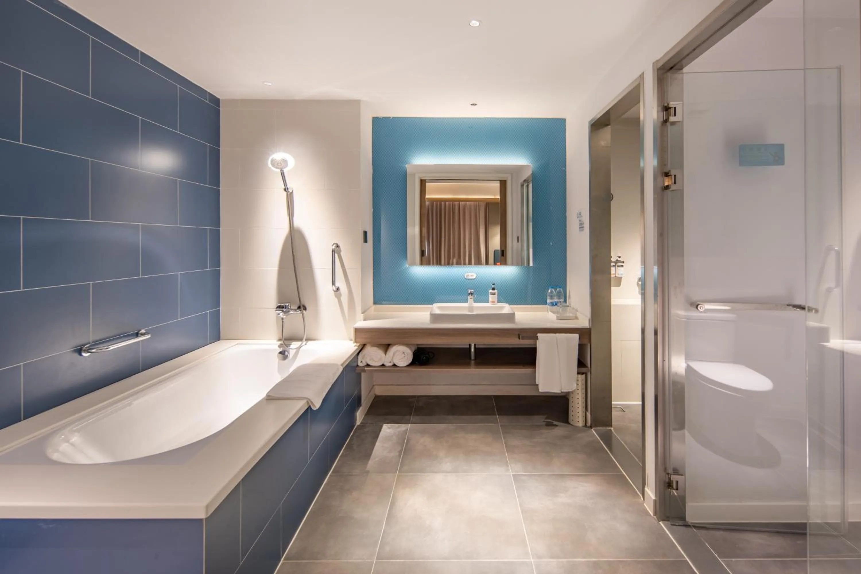 Bed in Holiday Inn Express Shanghai Jiading New City by IHG