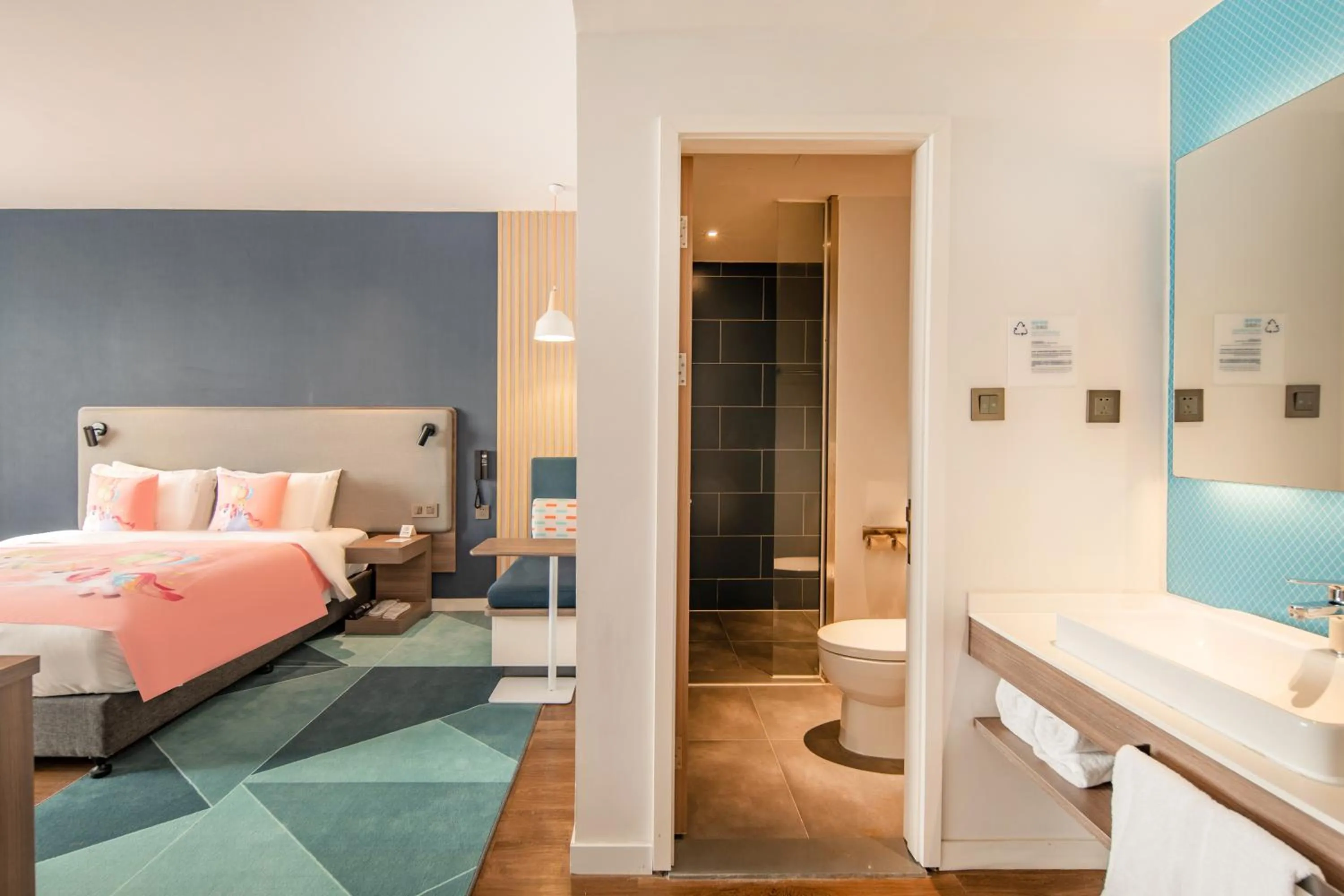 Bed in Holiday Inn Express Shanghai Jiading New City by IHG