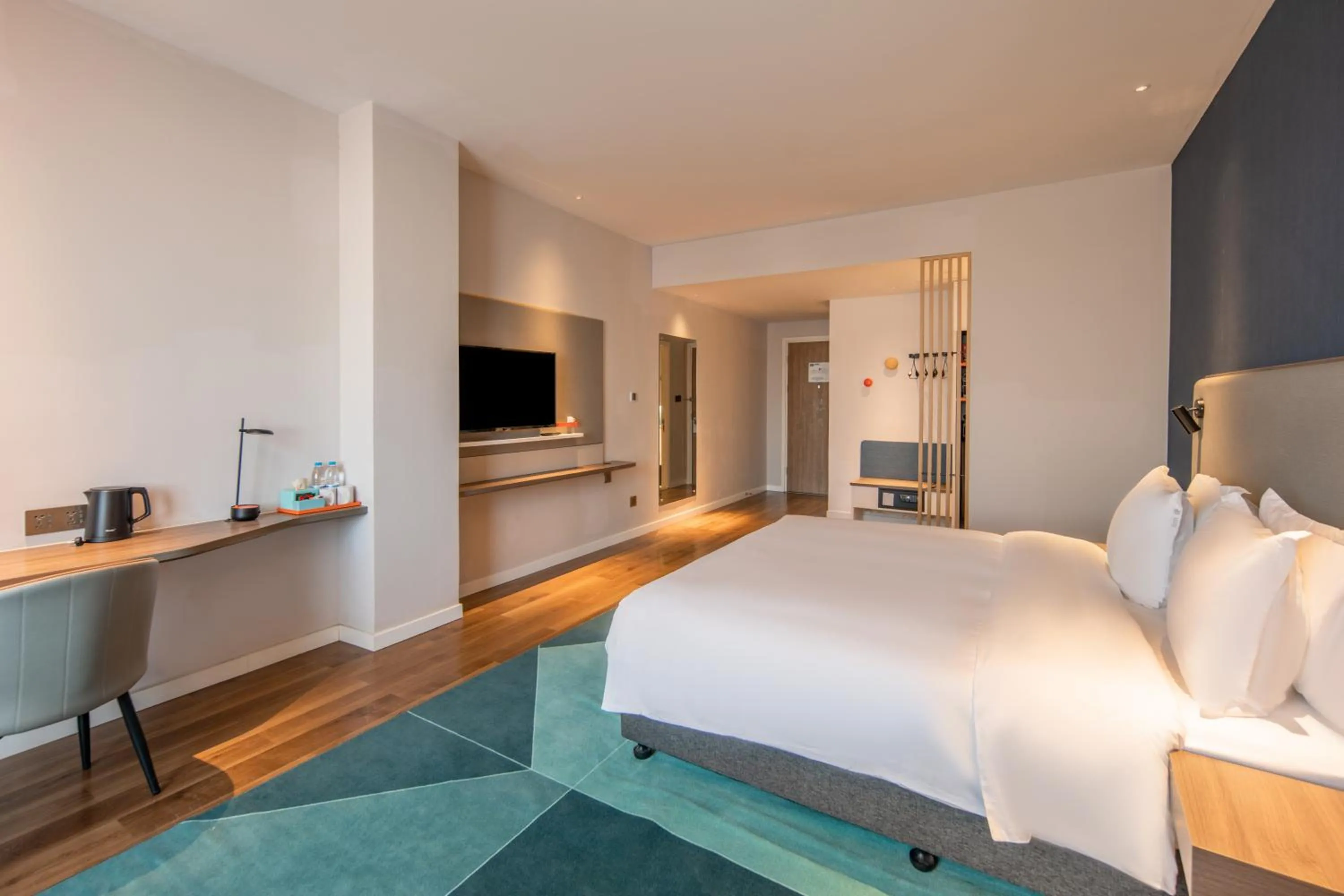 Bed in Holiday Inn Express Shanghai Jiading New City by IHG