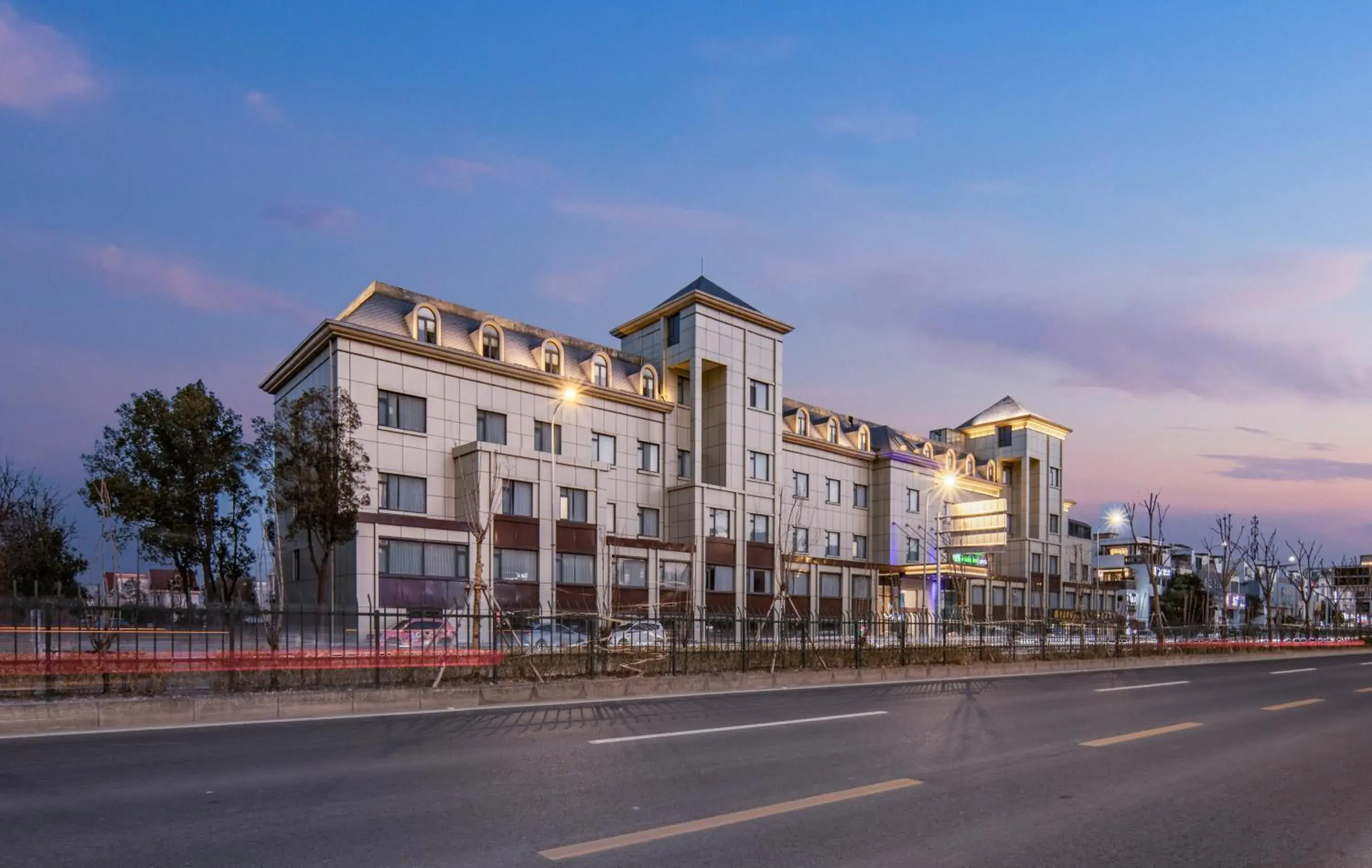 Property building in Holiday Inn Express Shanghai Jiading New City by IHG Property building in Holiday Inn Express Shanghai Jiading New City by IHG