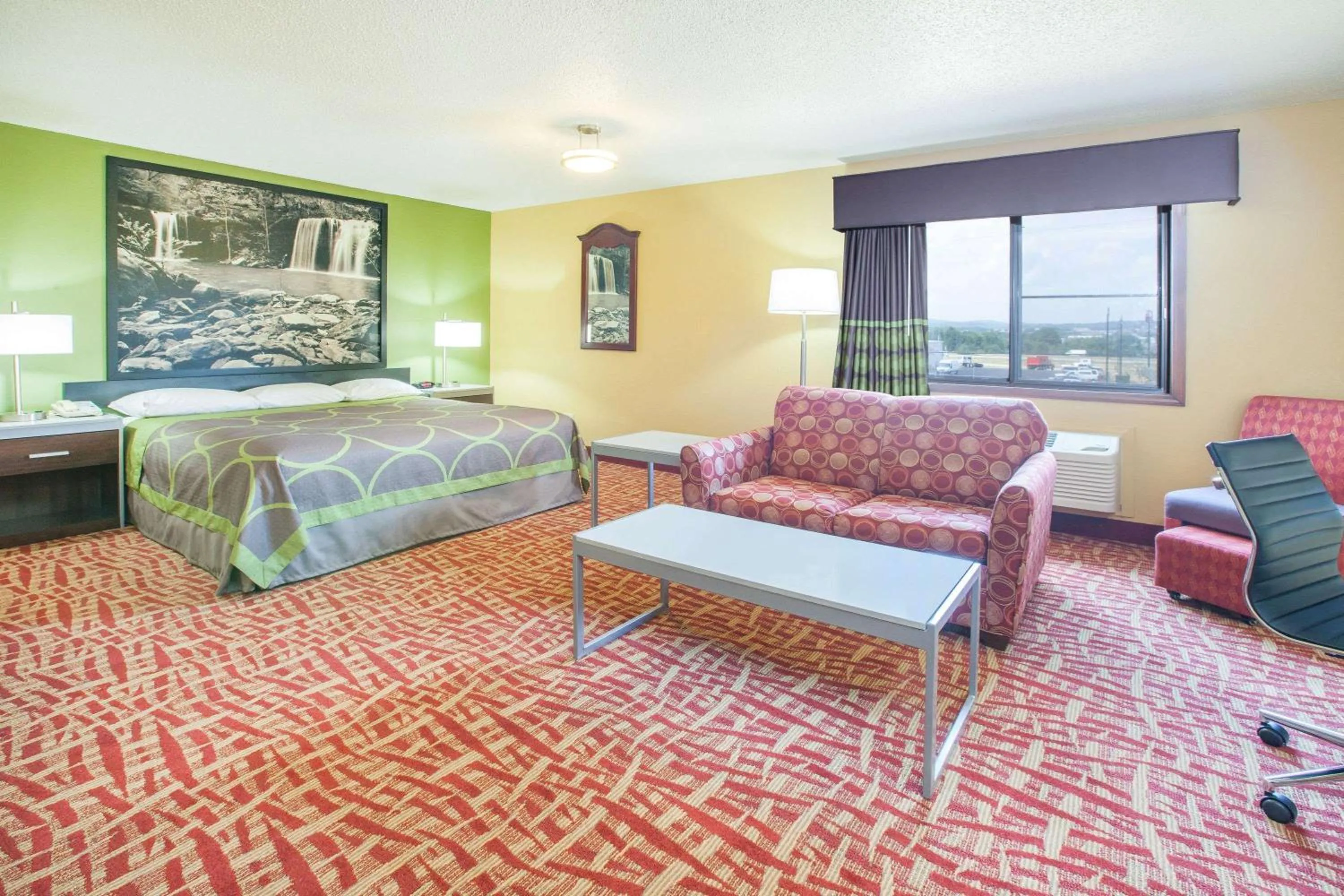 Photo of the whole room, Bed in Super 8 by Wyndham Van Buren/Ft. Smith Area