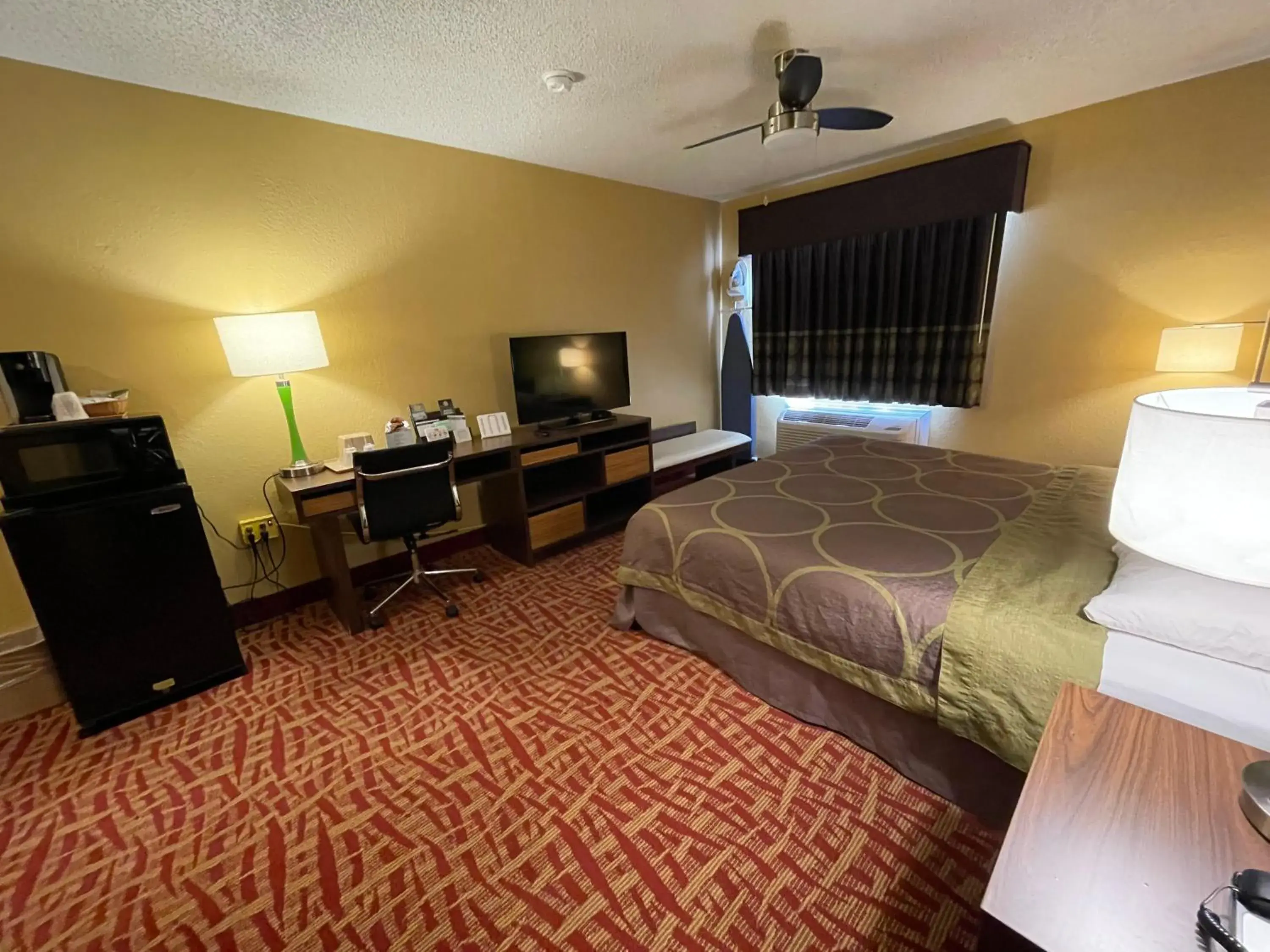 King Room - Non-Smoking in Super 8 by Wyndham Van Buren/Ft. Smith Area King Room - Non-Smoking in Super 8 by Wyndham Van Buren/Ft. Smith Area