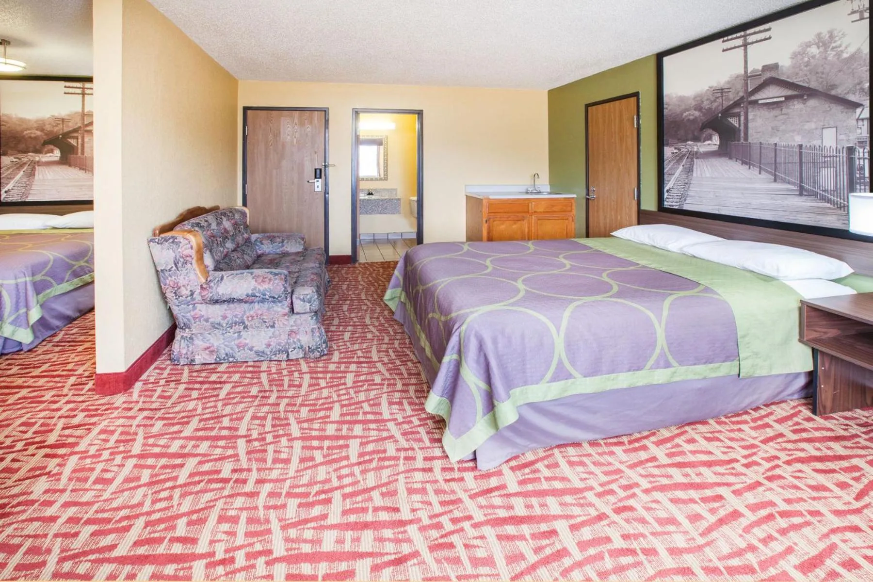 Bedroom, Bed in Super 8 by Wyndham Van Buren/Ft. Smith Area