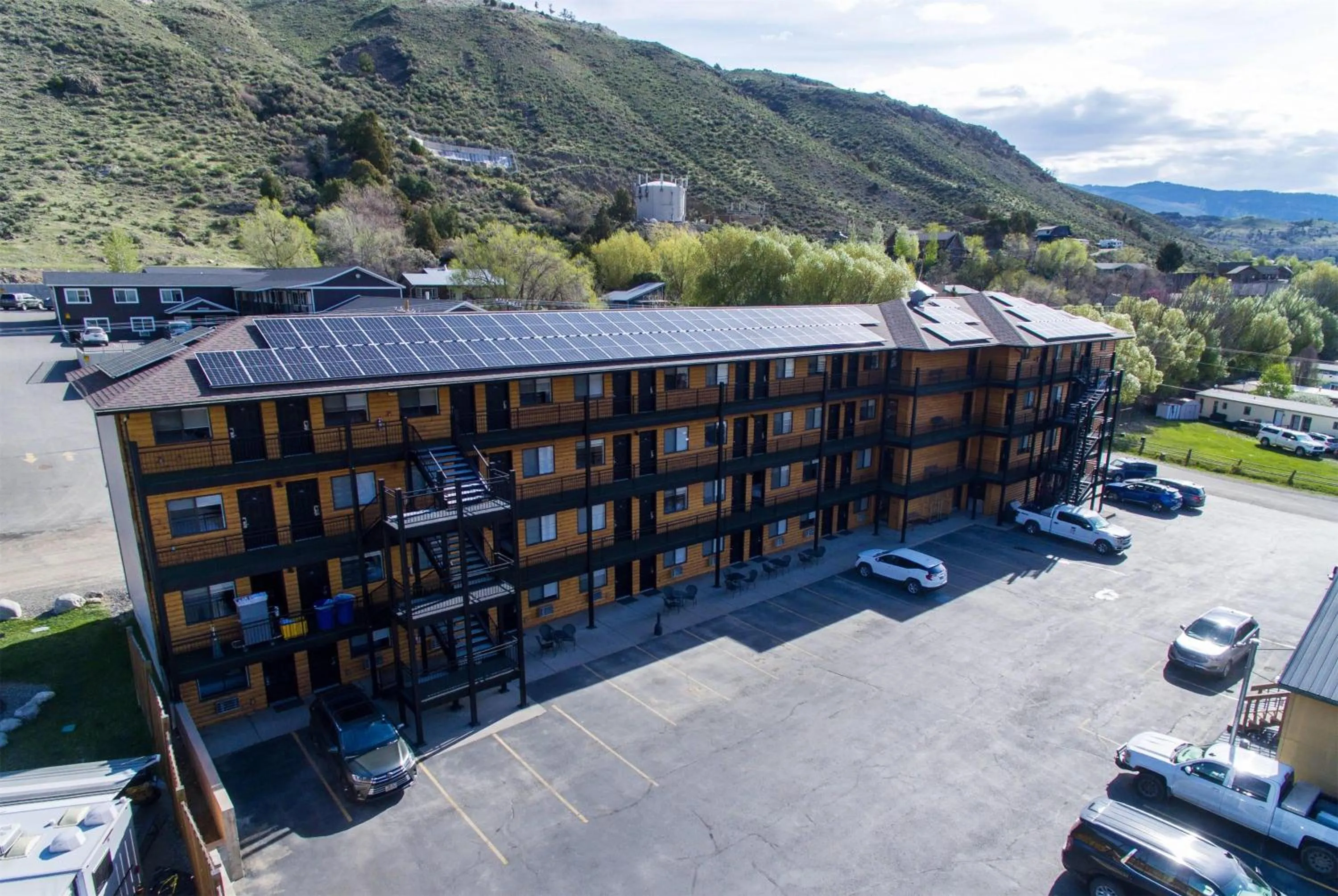 Property building in Travelodge by Wyndham Gardiner Yellowstone Park North Entr