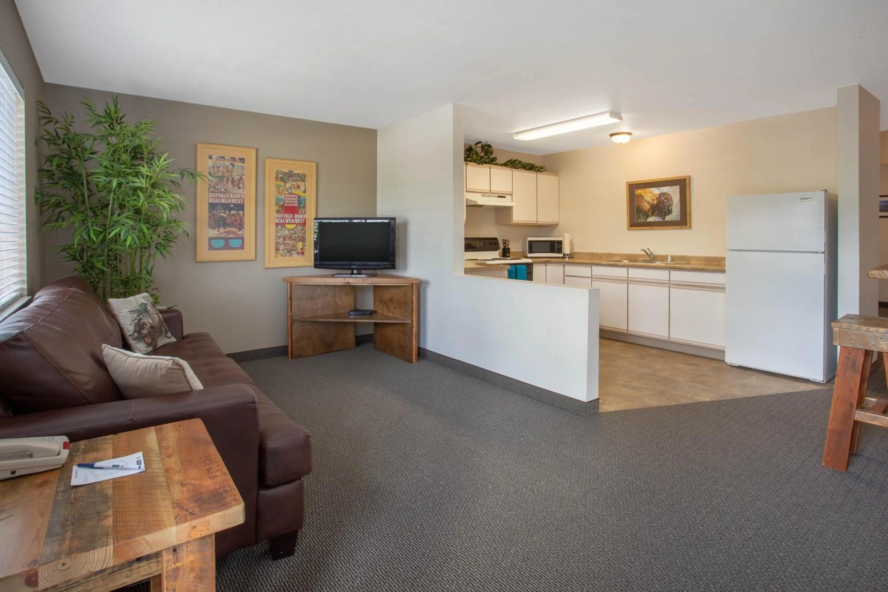 Kitchen or kitchenette in Travelodge by Wyndham Gardiner Yellowstone Park North Entr