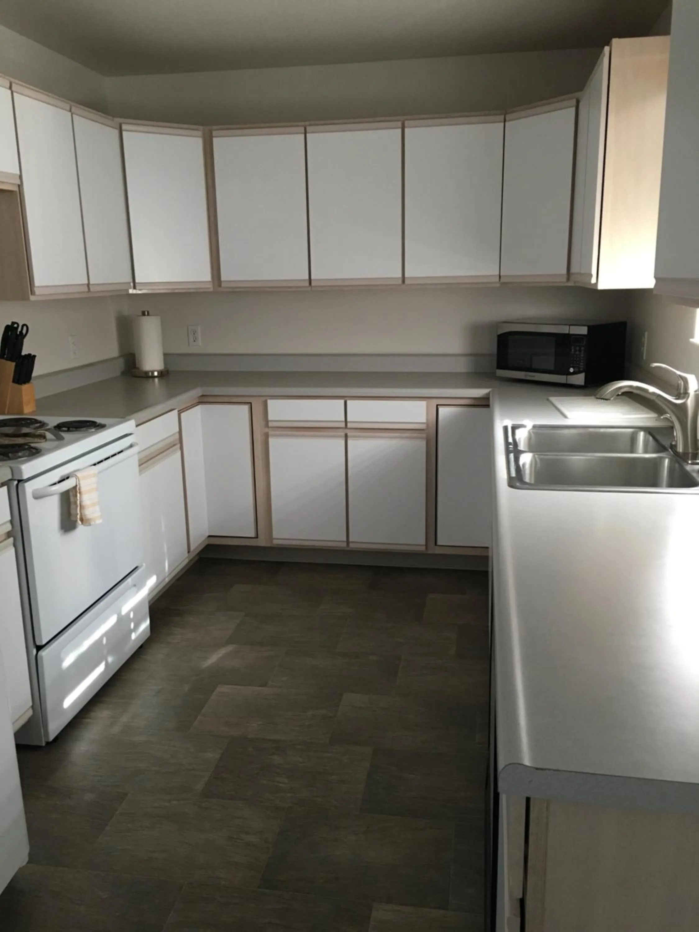 Kitchen or kitchenette in Travelodge by Wyndham Gardiner Yellowstone Park North Entr