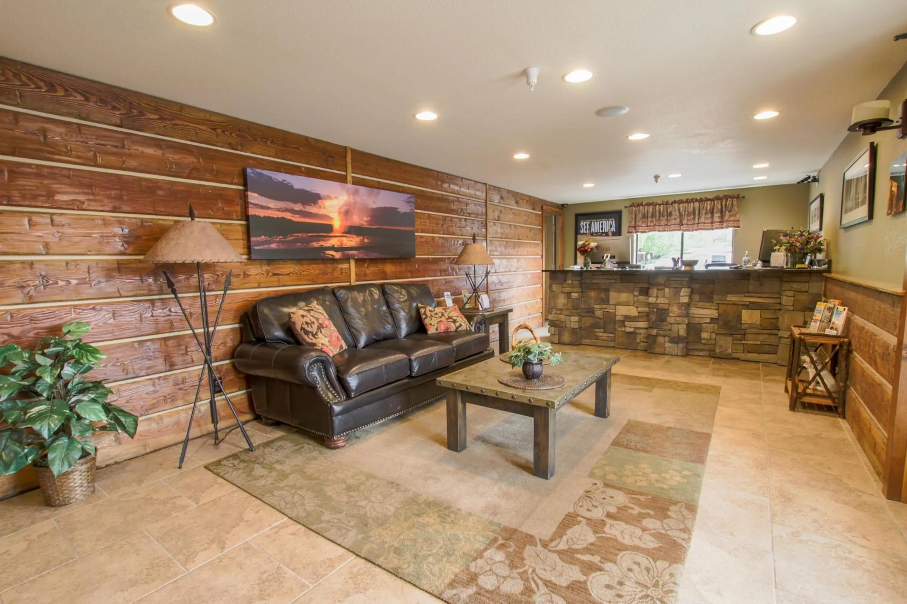 Lobby or reception in Travelodge by Wyndham Gardiner Yellowstone Park North Entr