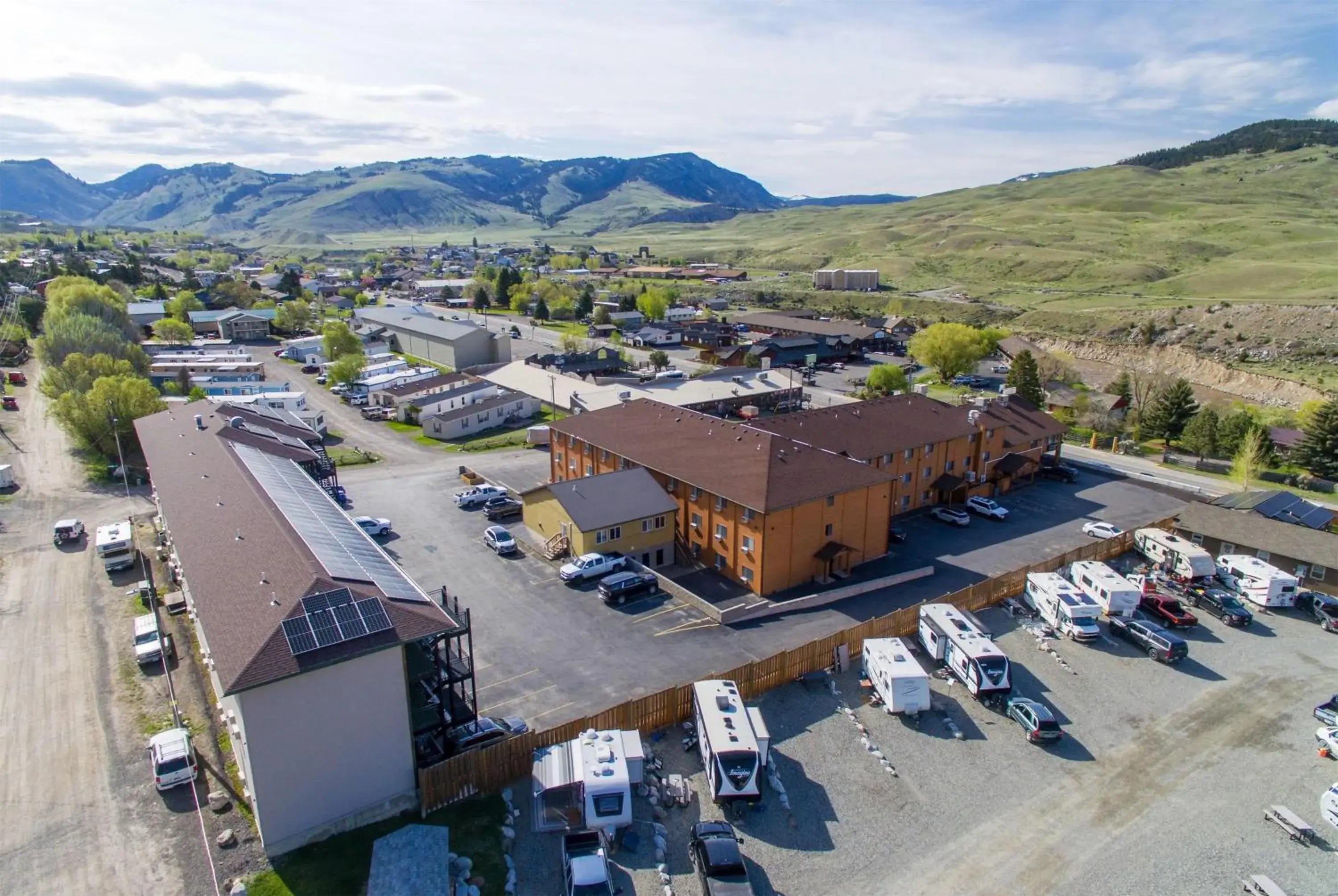 Property building in Travelodge by Wyndham Gardiner Yellowstone Park North Entr Property building in Travelodge by Wyndham Gardiner Yellowstone Park North Entr