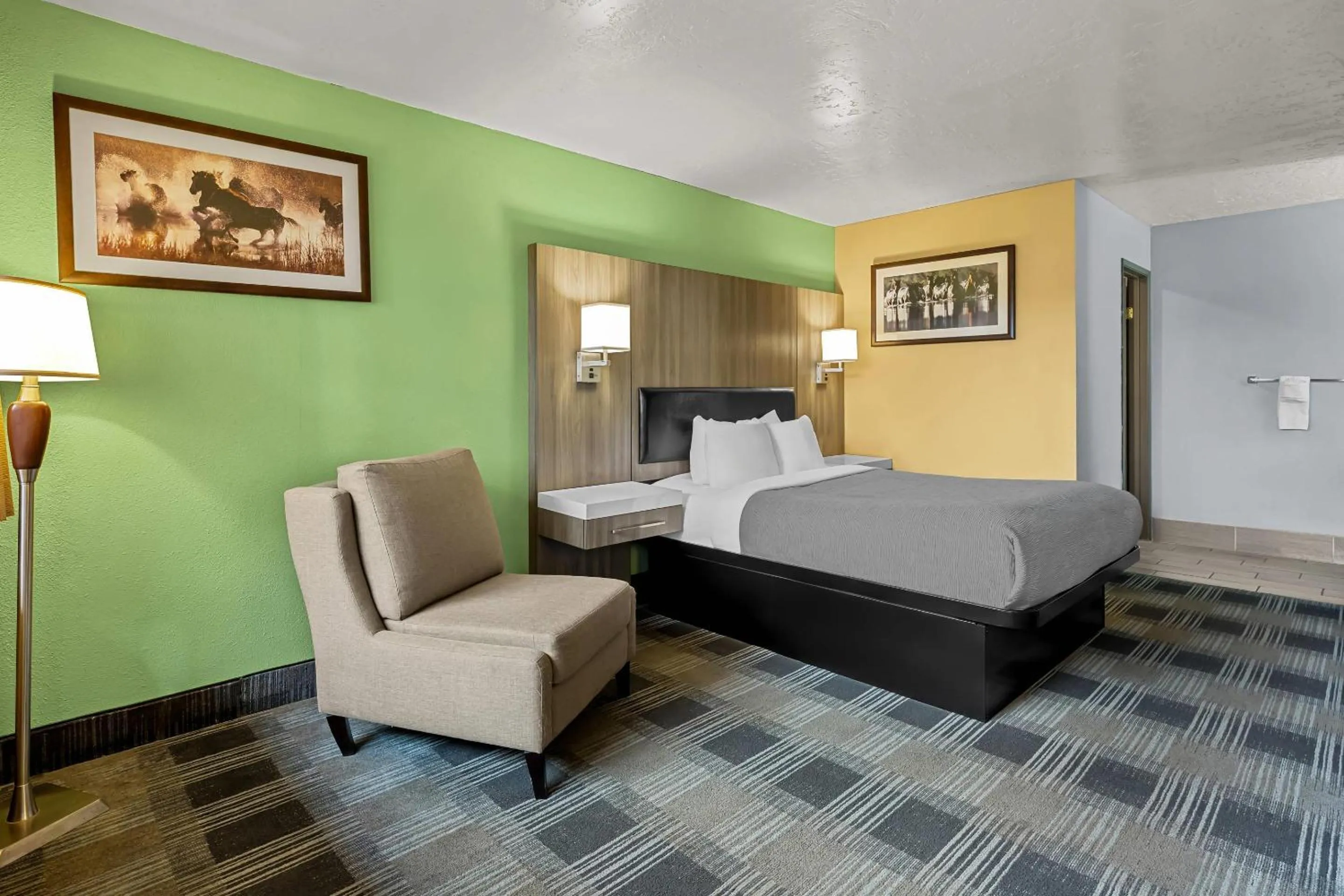 Bedroom, Bed in Quality Inn