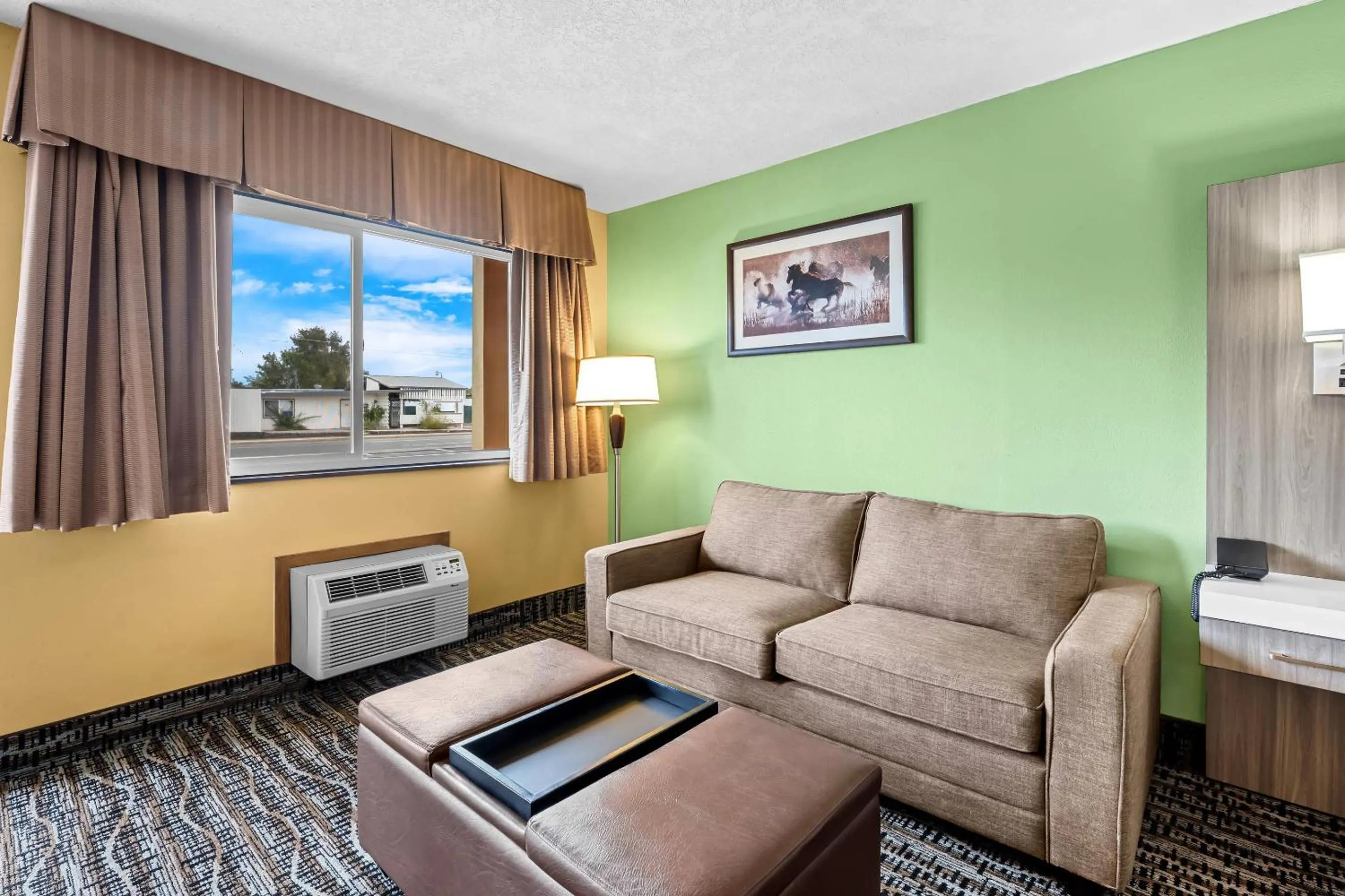 Bedroom in Quality Inn