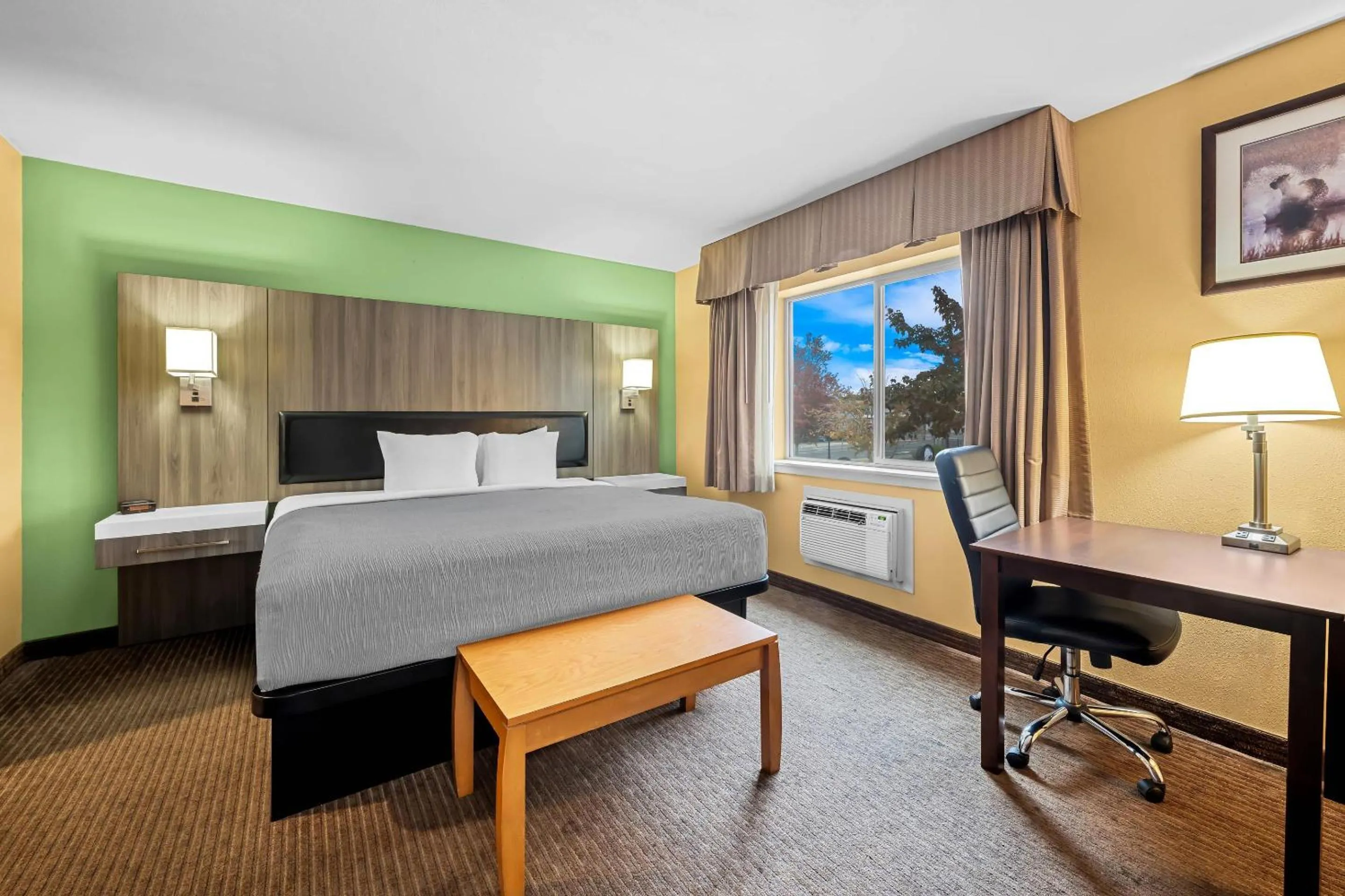 Bedroom, Bed in Quality Inn